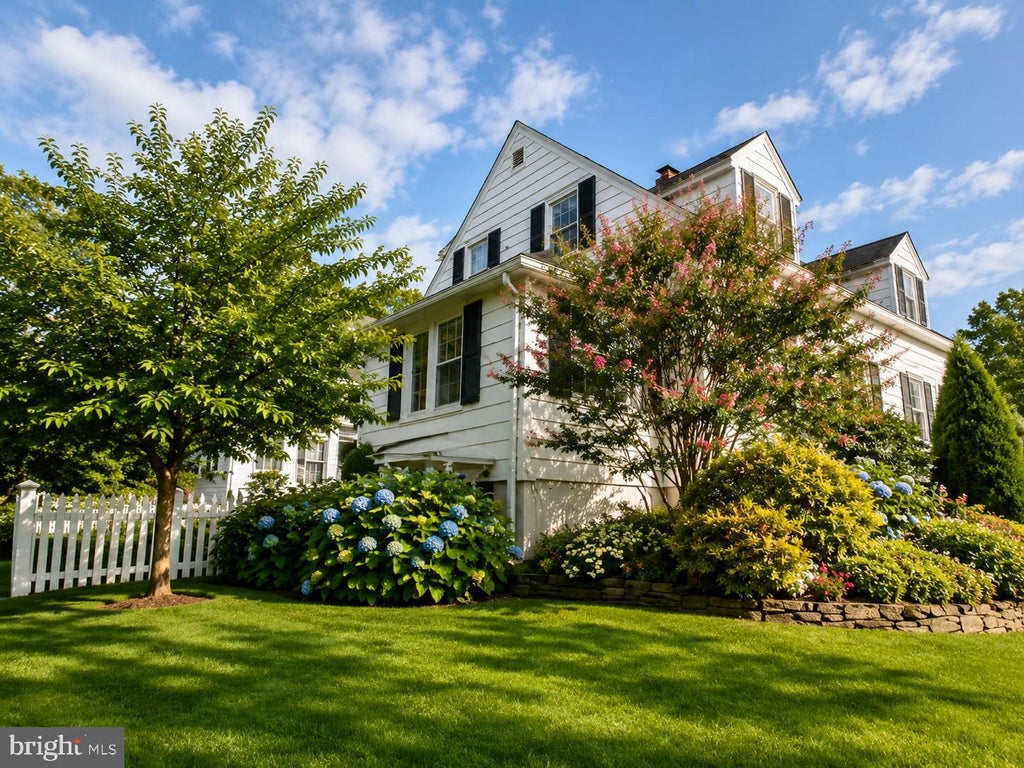 Photo of 701 Longview Avenue, WESTMINSTER, MD 21157 (MLS # MDCR2037434)