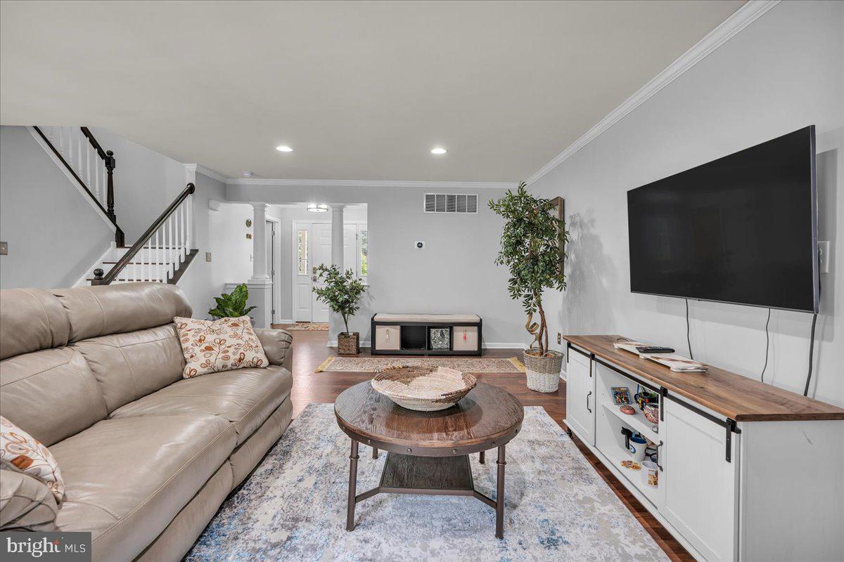 6 HEDWIG COURT