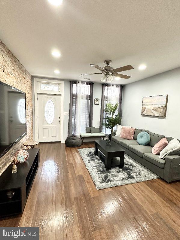 Charming & Spacious 4-Bedroom Home for Rent Prime Location!
Welcome home to this beautifully updated 4-bedroom, 1.5-bathroom gem, perfectly situated near Coppin State University, Sinai Hospital, and the University of Maryland Medical Center! Whether you're a student, medical professional, or just looking for a fantastic place to call home, this property checks all the boxes.
Features You'll Love:
Spacious Living: Four generously sized bedrooms provide plenty of space for rest and relaxation.
Modern Touches: Updated appliances make cooking and entertaining a breeze.
Extra Living Space: A finished basement offers endless possibilities use it as a media room, home office, or extra storage!
Outdoor Oasis: Step outside to your private deck and enjoy a fully fenced-in yard perfect for gatherings, or unwinding after a long day.
Convenience at Its Best: Say goodbye to parking hassles with your own private parking space!