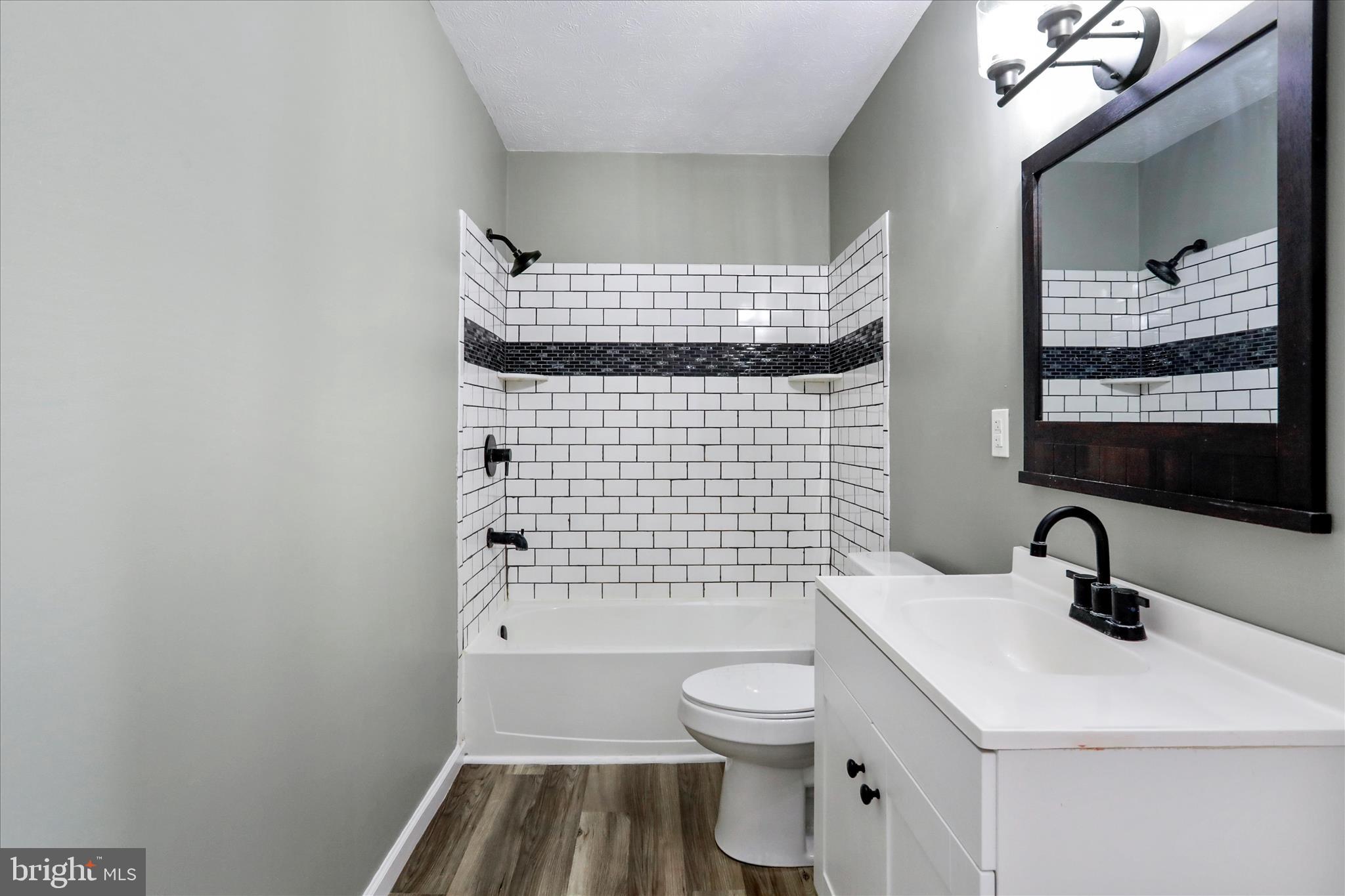 LAKERIDGE - Residential