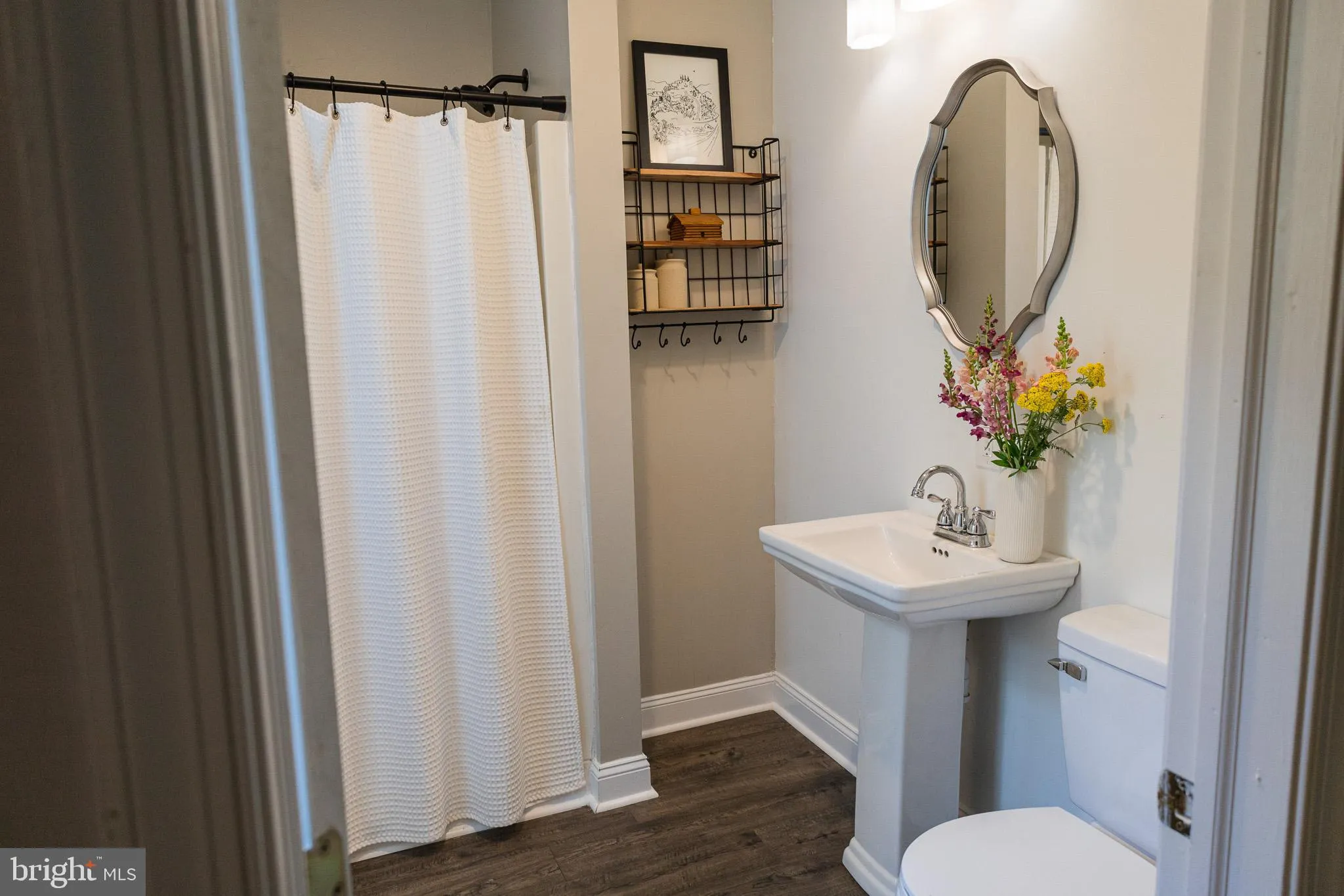 Phoenixville, Pennsylvania 19460, United States, 5 Bedrooms Bedrooms, ,2 BathroomsBathrooms,Residential,Contingent,141959