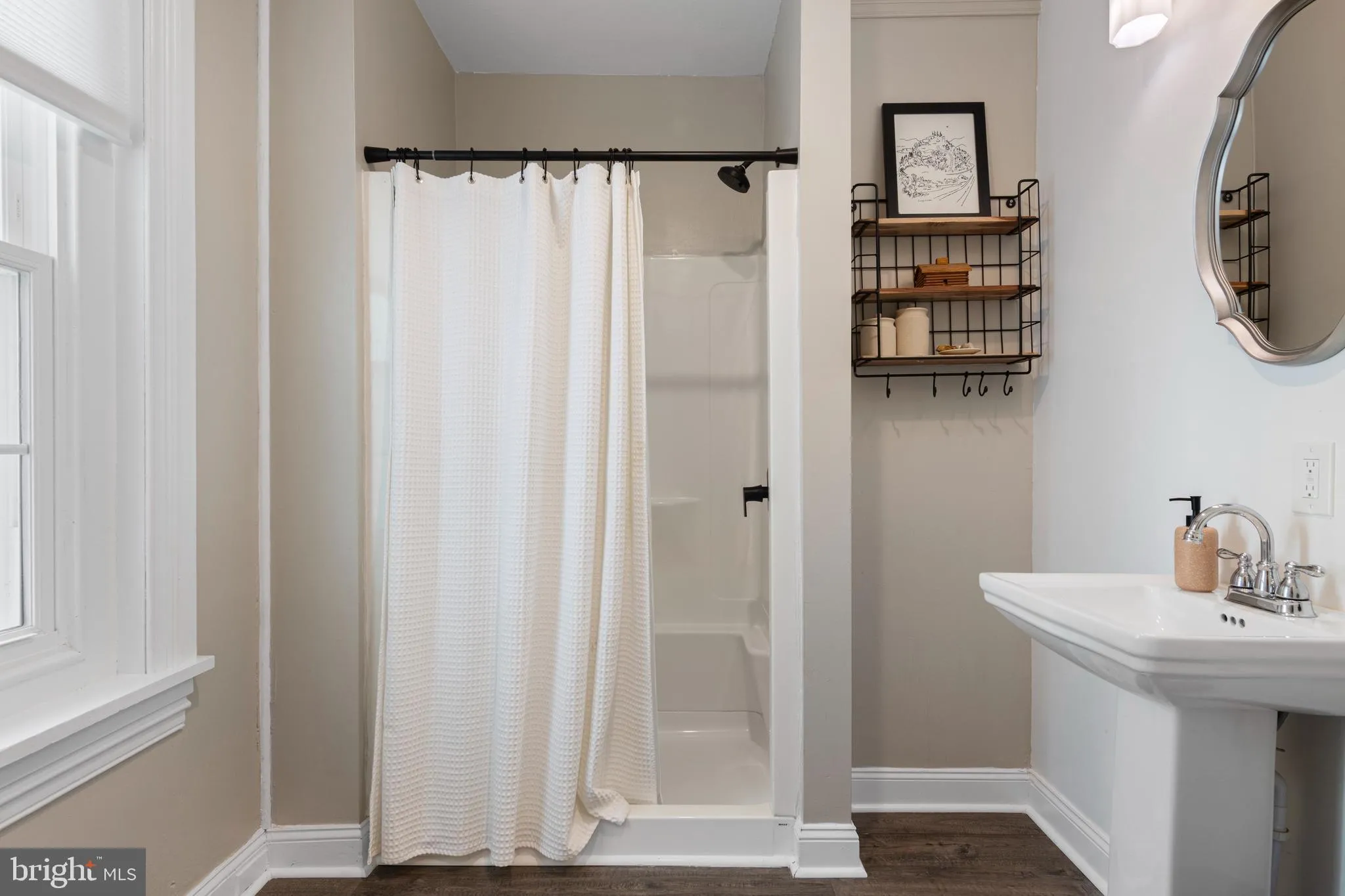 Phoenixville, Pennsylvania 19460, United States, 5 Bedrooms Bedrooms, ,2 BathroomsBathrooms,Residential,Contingent,141959