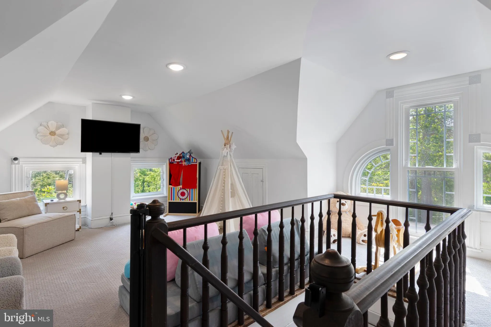 Phoenixville, Pennsylvania 19460, United States, 5 Bedrooms Bedrooms, ,2 BathroomsBathrooms,Residential,Contingent,141959