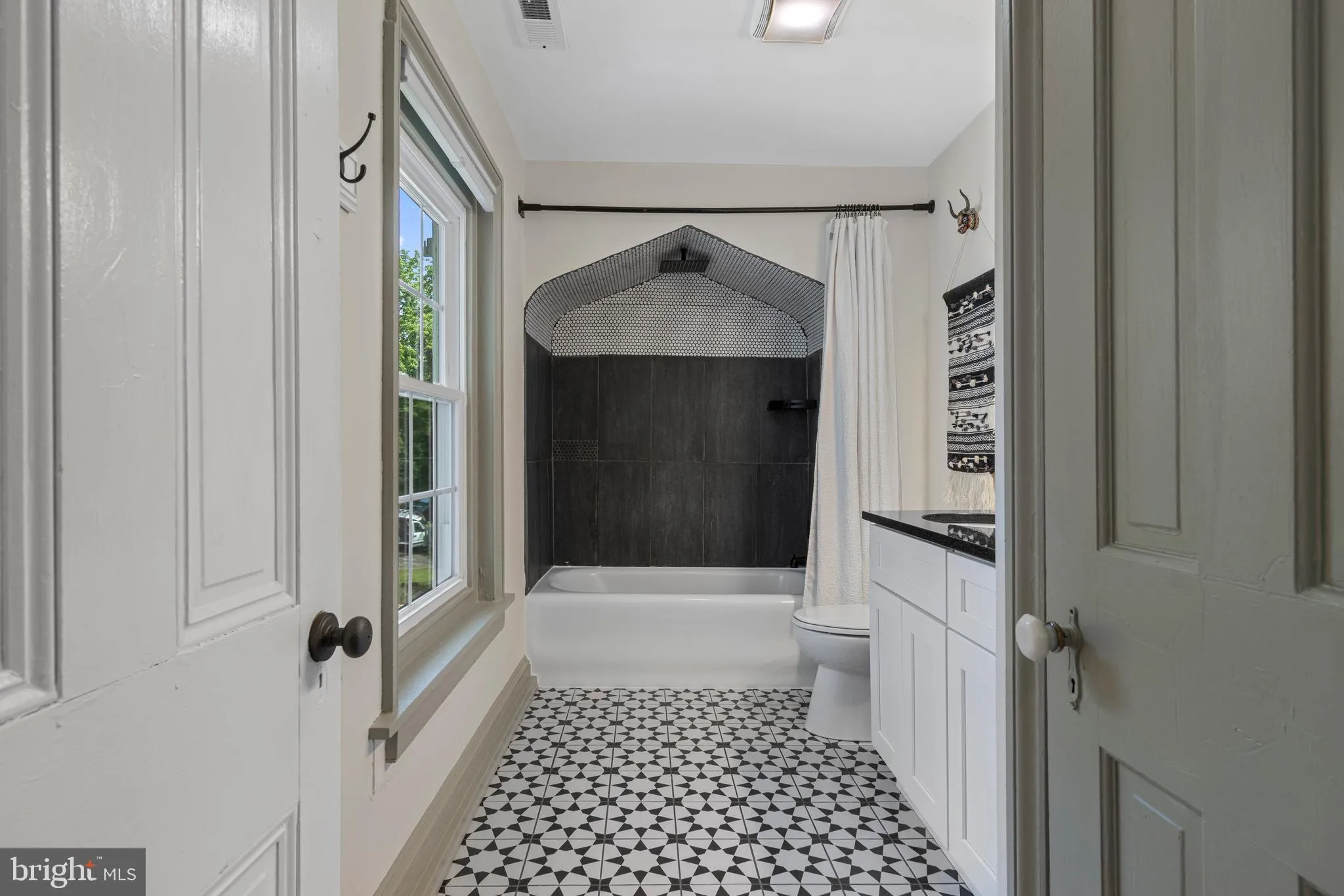 Phoenixville, Pennsylvania 19460, United States, 5 Bedrooms Bedrooms, ,2 BathroomsBathrooms,Residential,Contingent,141959