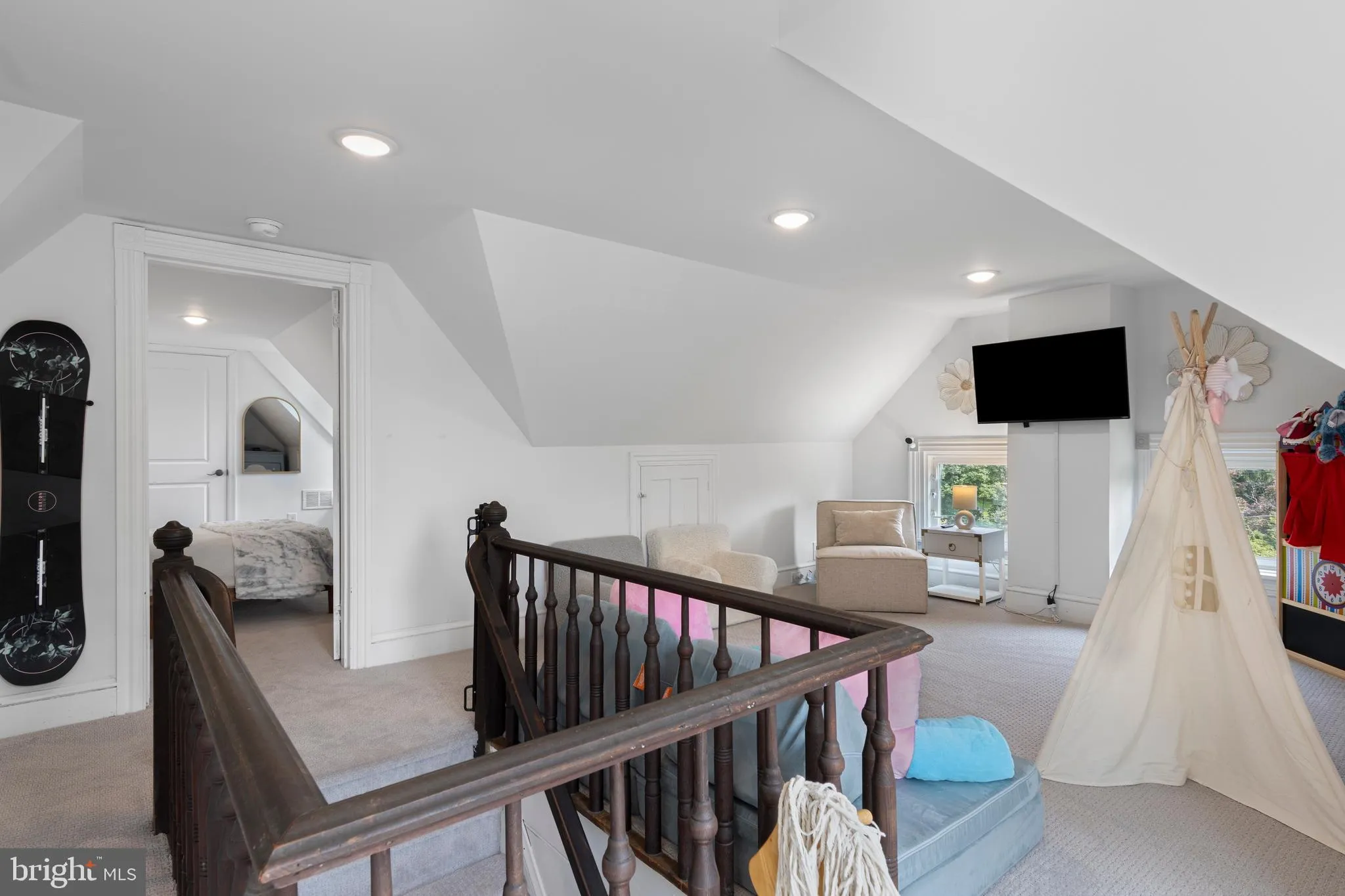 Phoenixville, Pennsylvania 19460, United States, 5 Bedrooms Bedrooms, ,2 BathroomsBathrooms,Residential,Contingent,141959