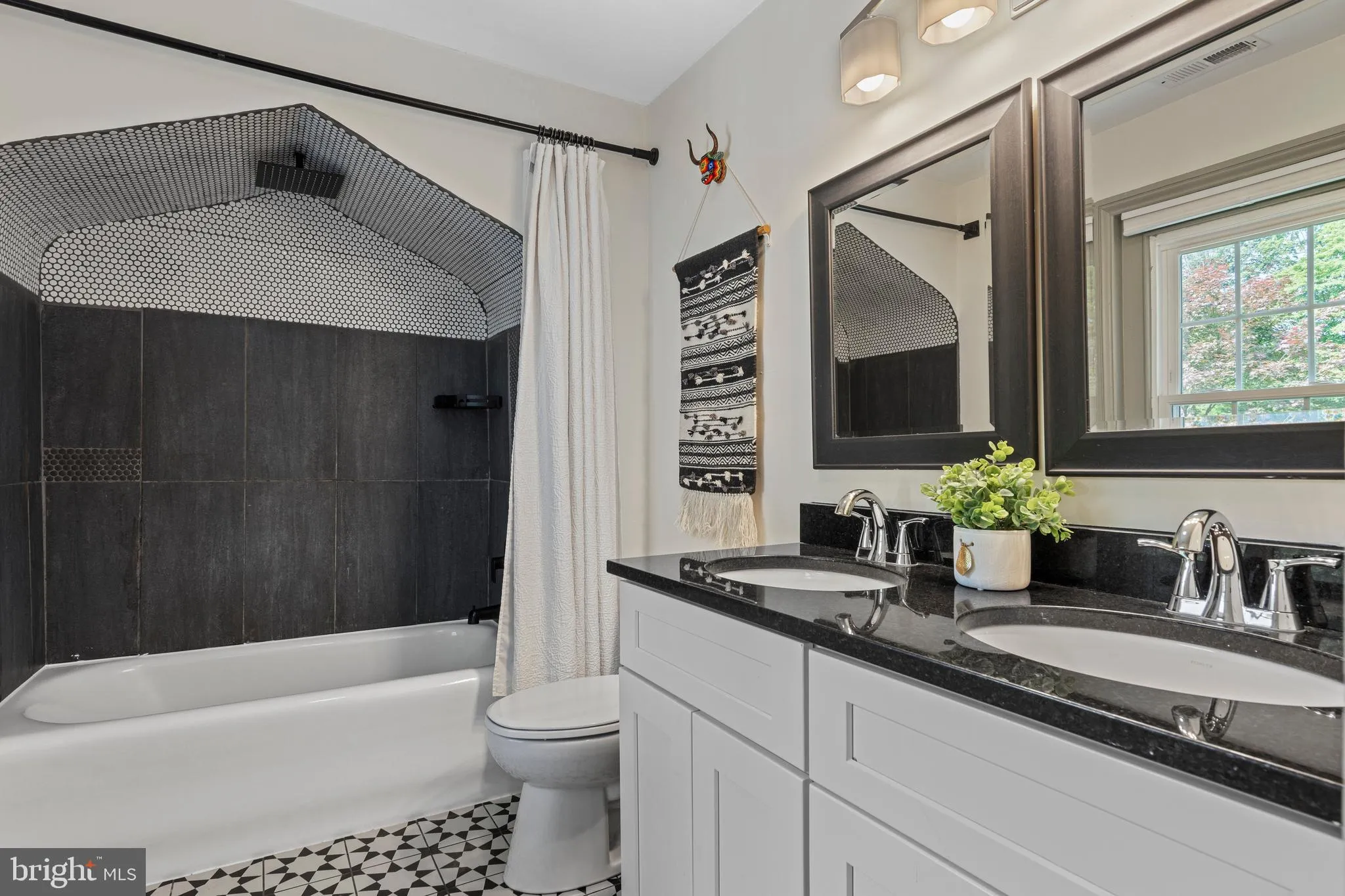 Phoenixville, Pennsylvania 19460, United States, 5 Bedrooms Bedrooms, ,2 BathroomsBathrooms,Residential,Contingent,141959