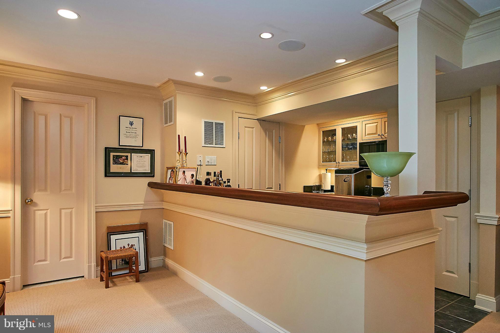 COUNTRY CLUB HILLS - Residential