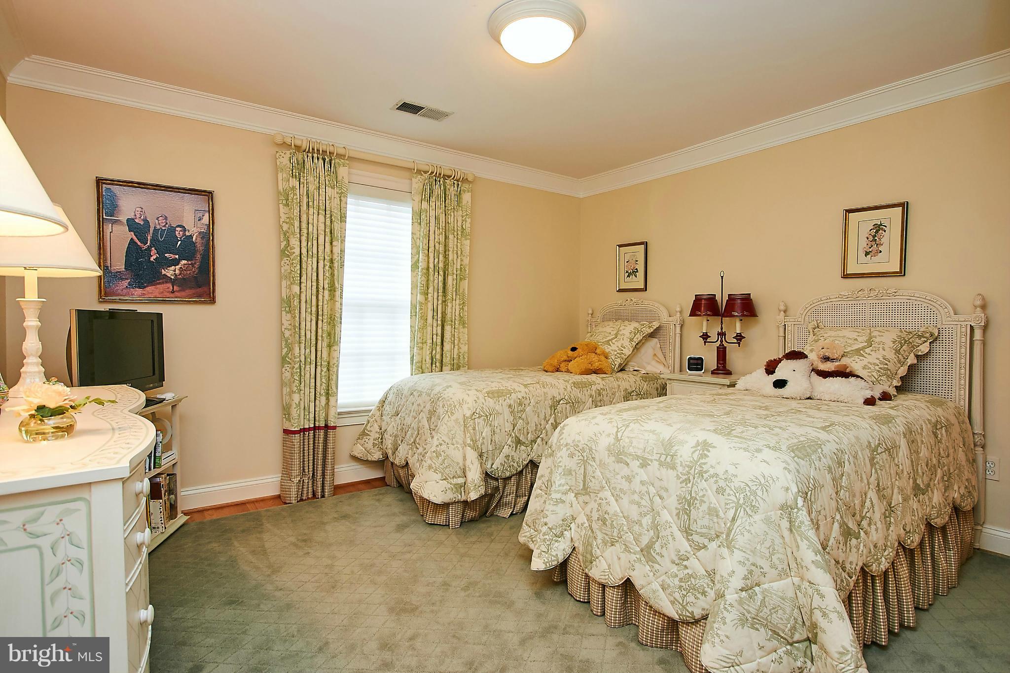 COUNTRY CLUB HILLS - Residential