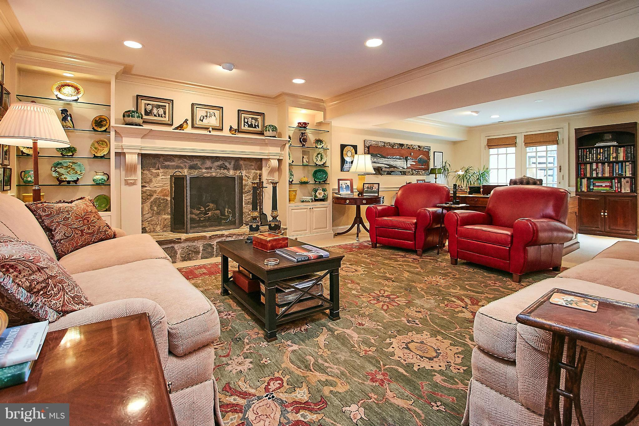 COUNTRY CLUB HILLS - Residential