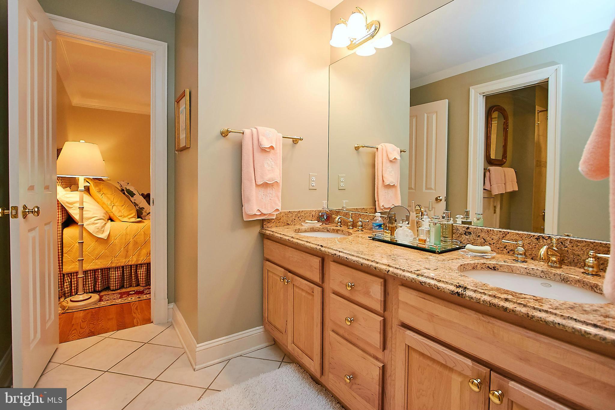 COUNTRY CLUB HILLS - Residential