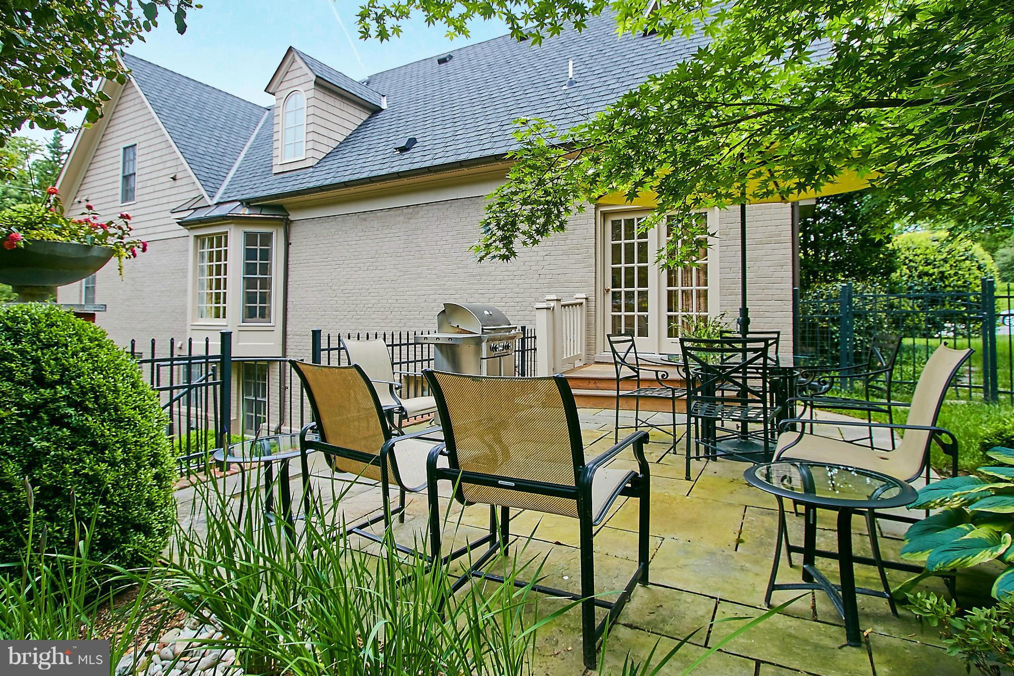 COUNTRY CLUB HILLS - Residential