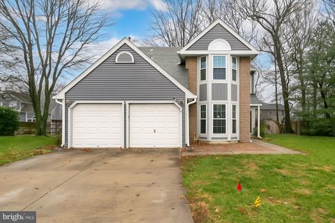 5 HAMPTON COURT MOUNT LAUREL NJ 08054