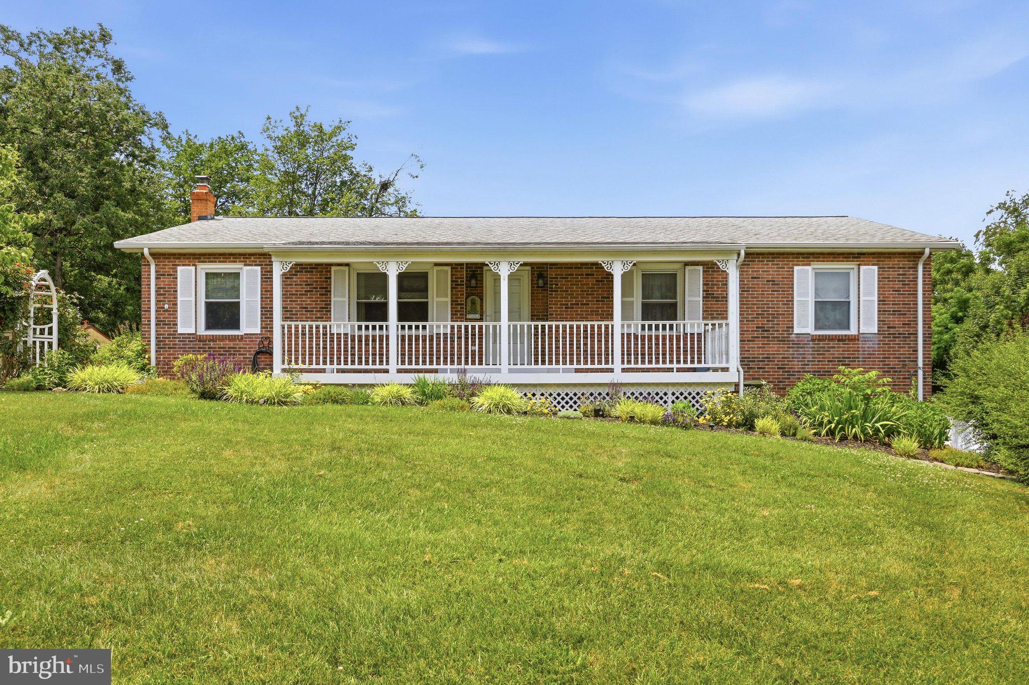 11 ASHLAWN COURT