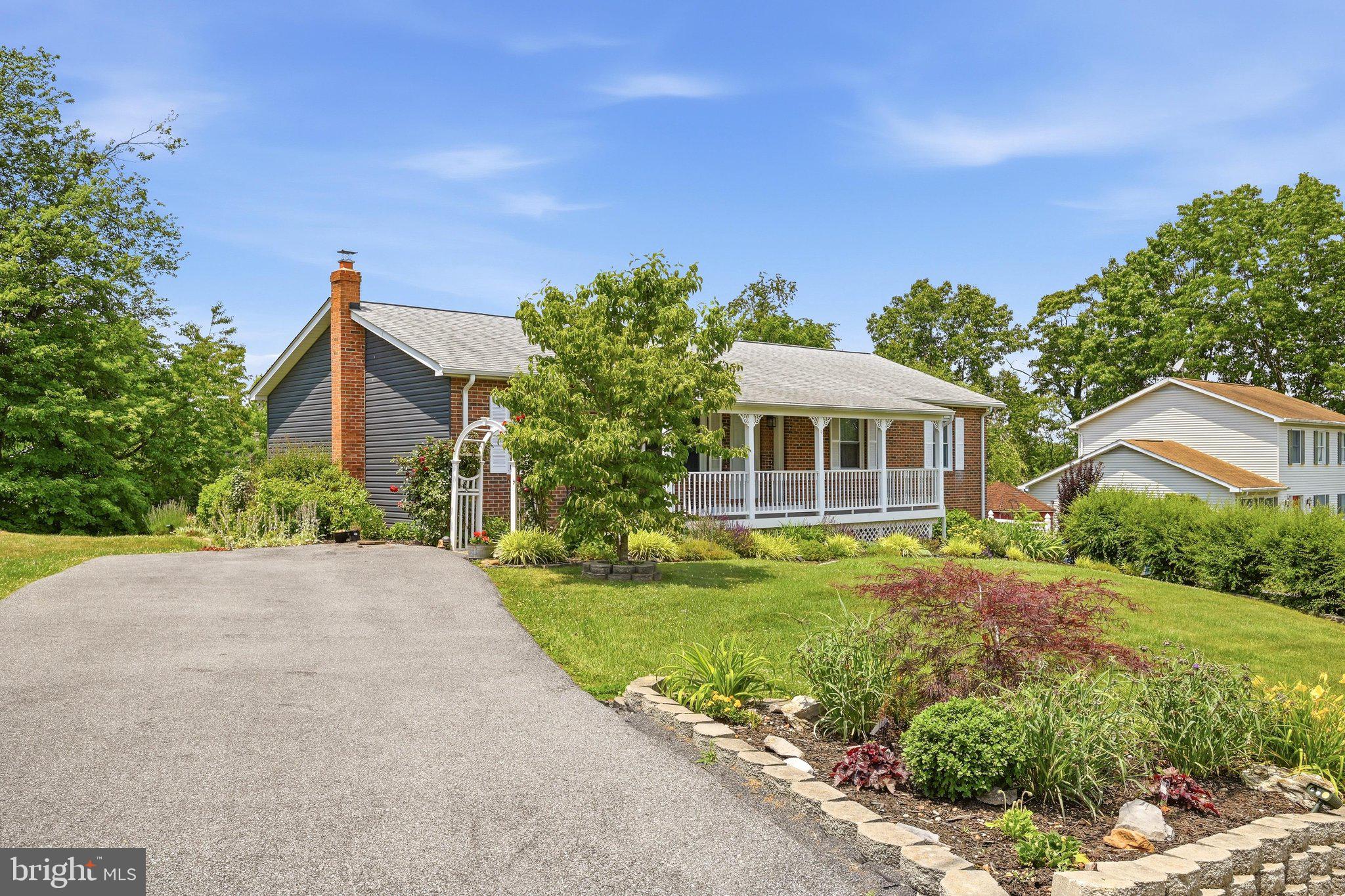 11 ASHLAWN COURT