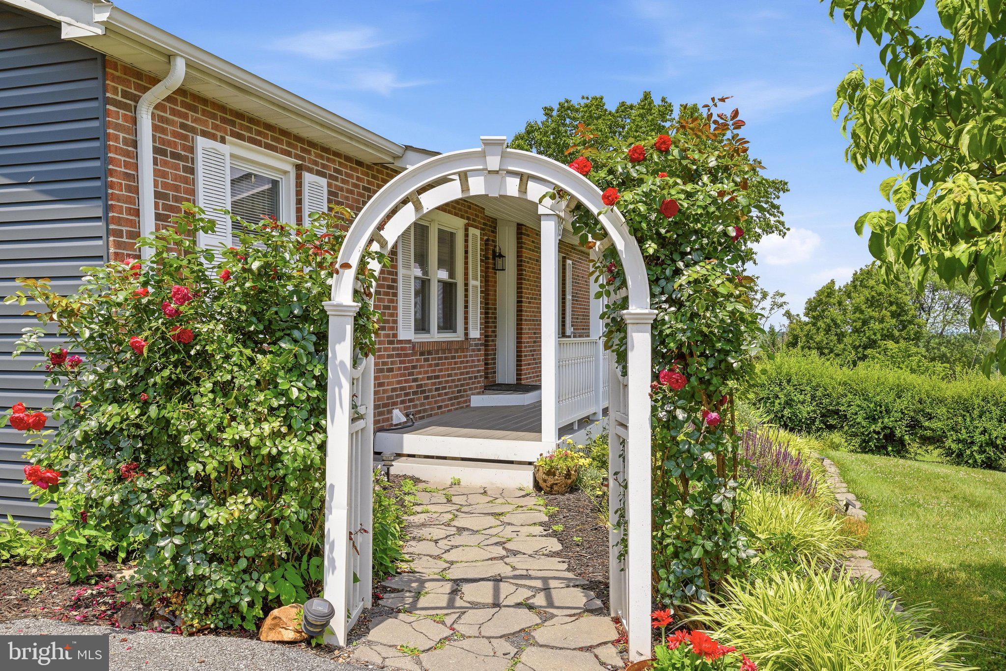 11 ASHLAWN COURT