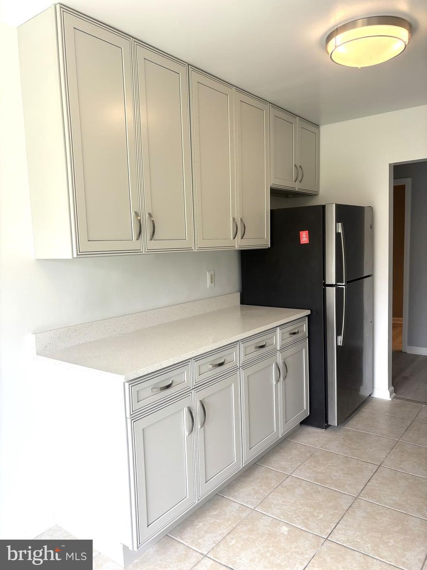 LOCATION! LOCATION! LOCATION! Fully renovated one bedroom one bath plus a den/office in Park Terrace.  Freshly painted, new LVP floors throughout.  New kitchen cabinet with quartz counter tops, stainless steel appliances, breakfast area overlooking beautiful landscape to enjoy the morning coffee.  Bright and airy living room with a beautiful view to parkland.  Spacious bedroom with oversize closet.  New bathroom with upgraded vanity.  New washer and dryer in unit.  Extra storage in building basement.  Minutes to Restaurants, shopping centers and major roads.  Pet welcome in case by case basis with $750 pet deposit.   Condo fee include water and 2 parking spaces.