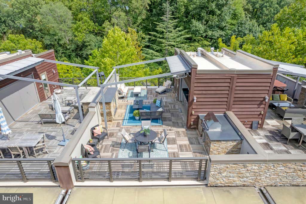 Photo of 5132 Willet Bridge Road, BETHESDA, MD 20816 (MLS # MDMC2248880)