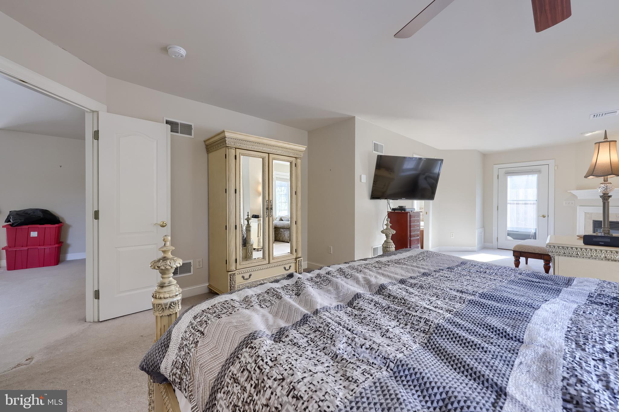 COLONY CHASE - Residential