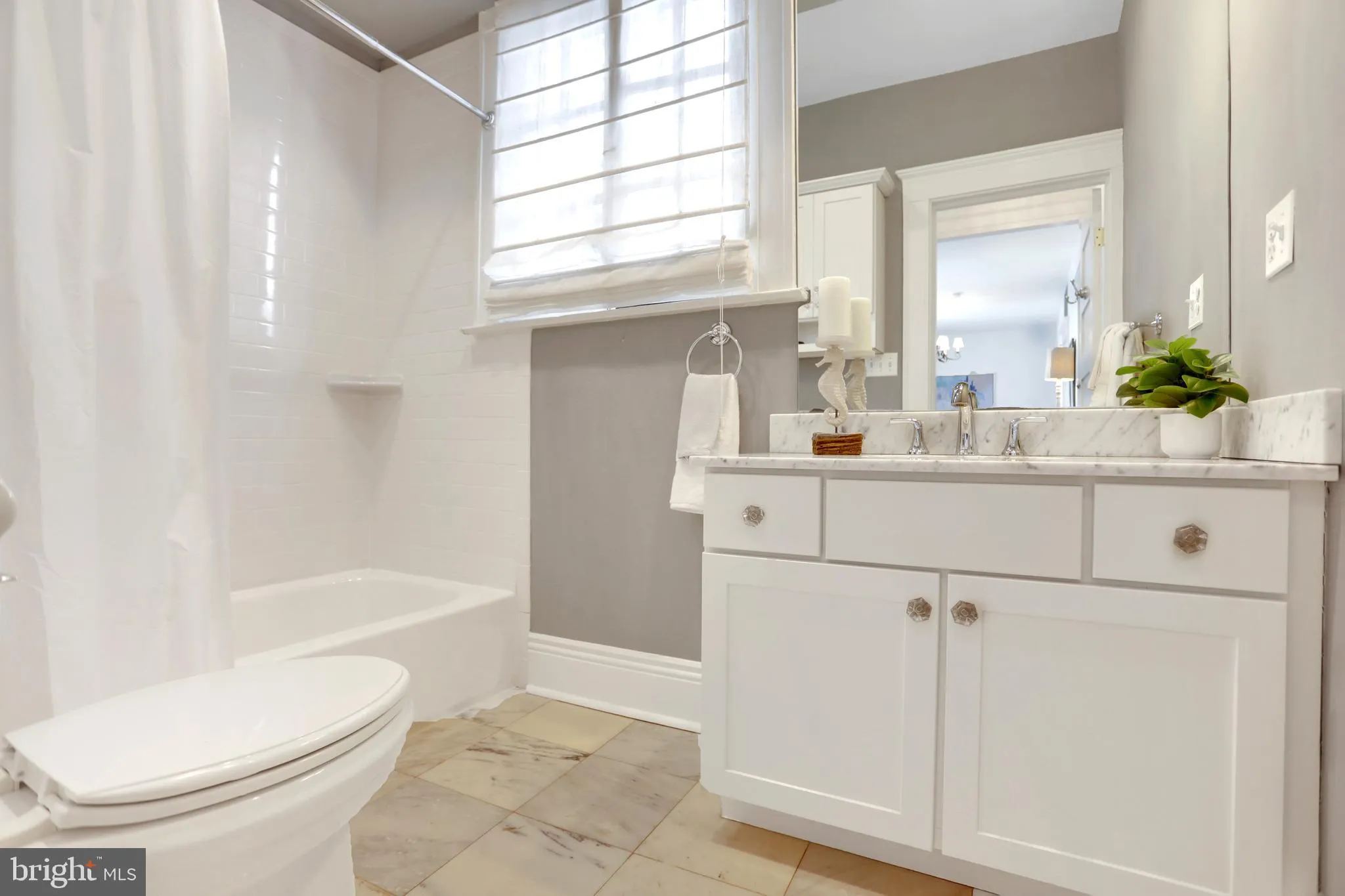 Baltimore, Maryland 21210, United States, 6 Bedrooms Bedrooms, ,5 BathroomsBathrooms,Residential,Pending,24322