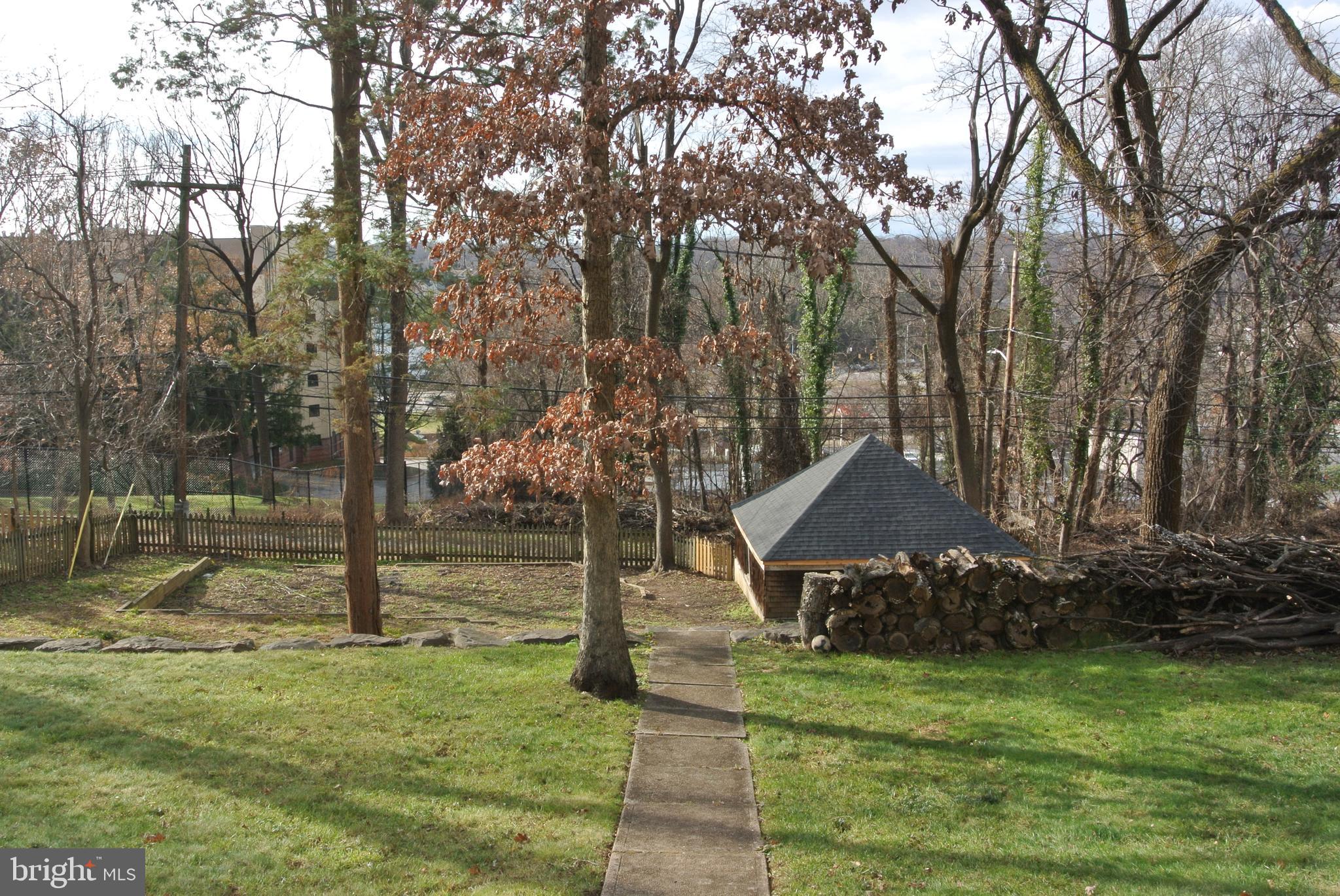 ROLAND PARK - Residential