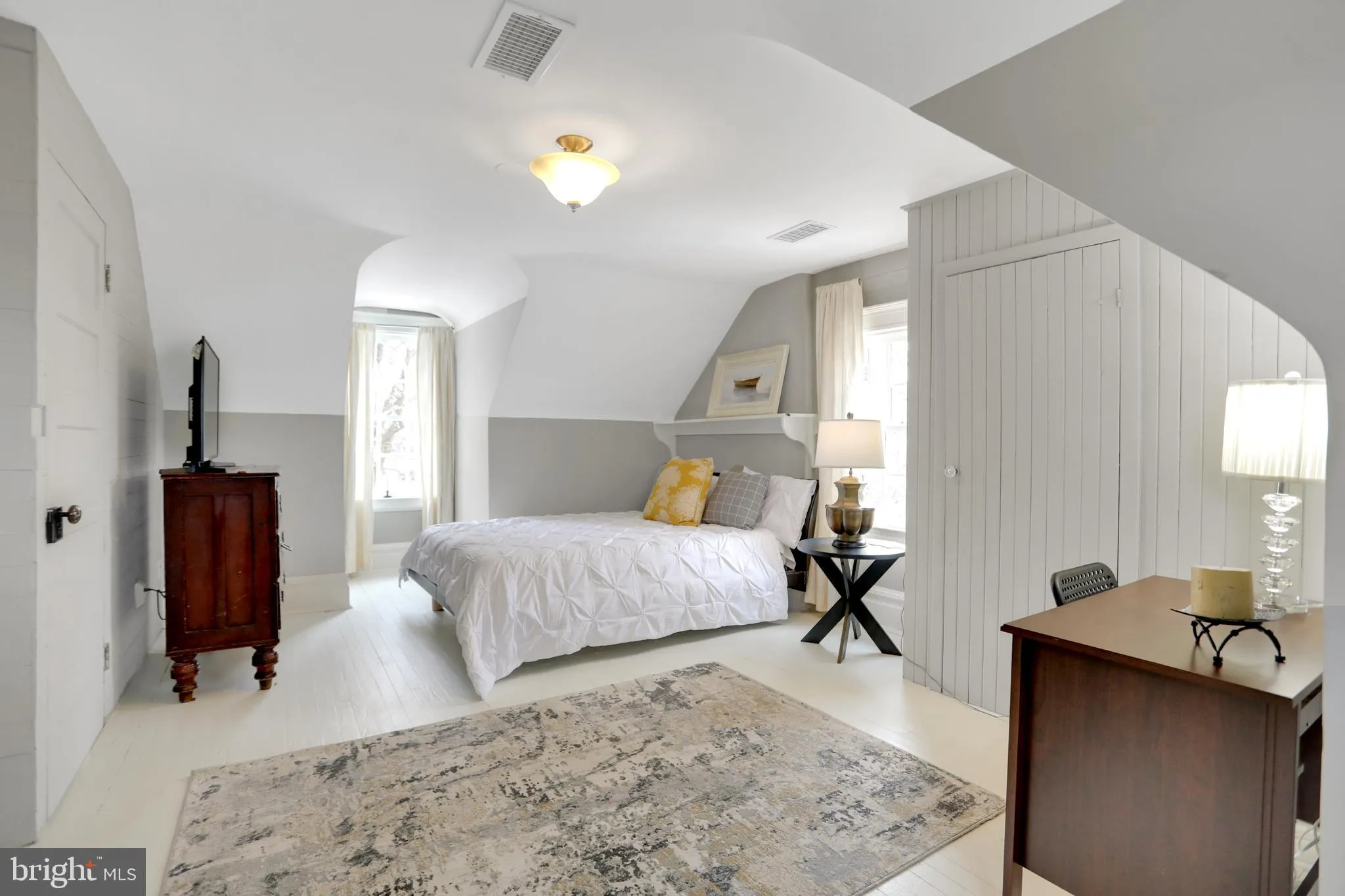 Baltimore, Maryland 21210, United States, 6 Bedrooms Bedrooms, ,5 BathroomsBathrooms,Residential,Pending,24322