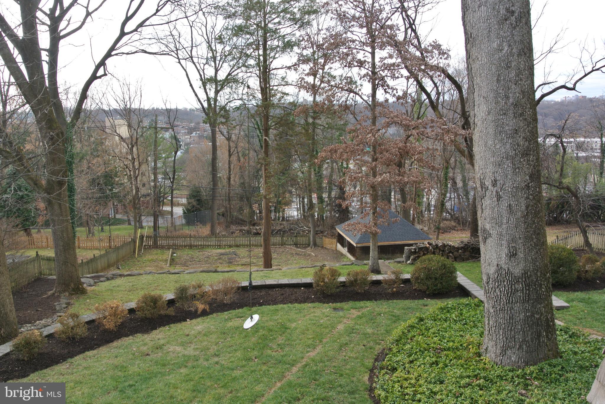 ROLAND PARK - Residential