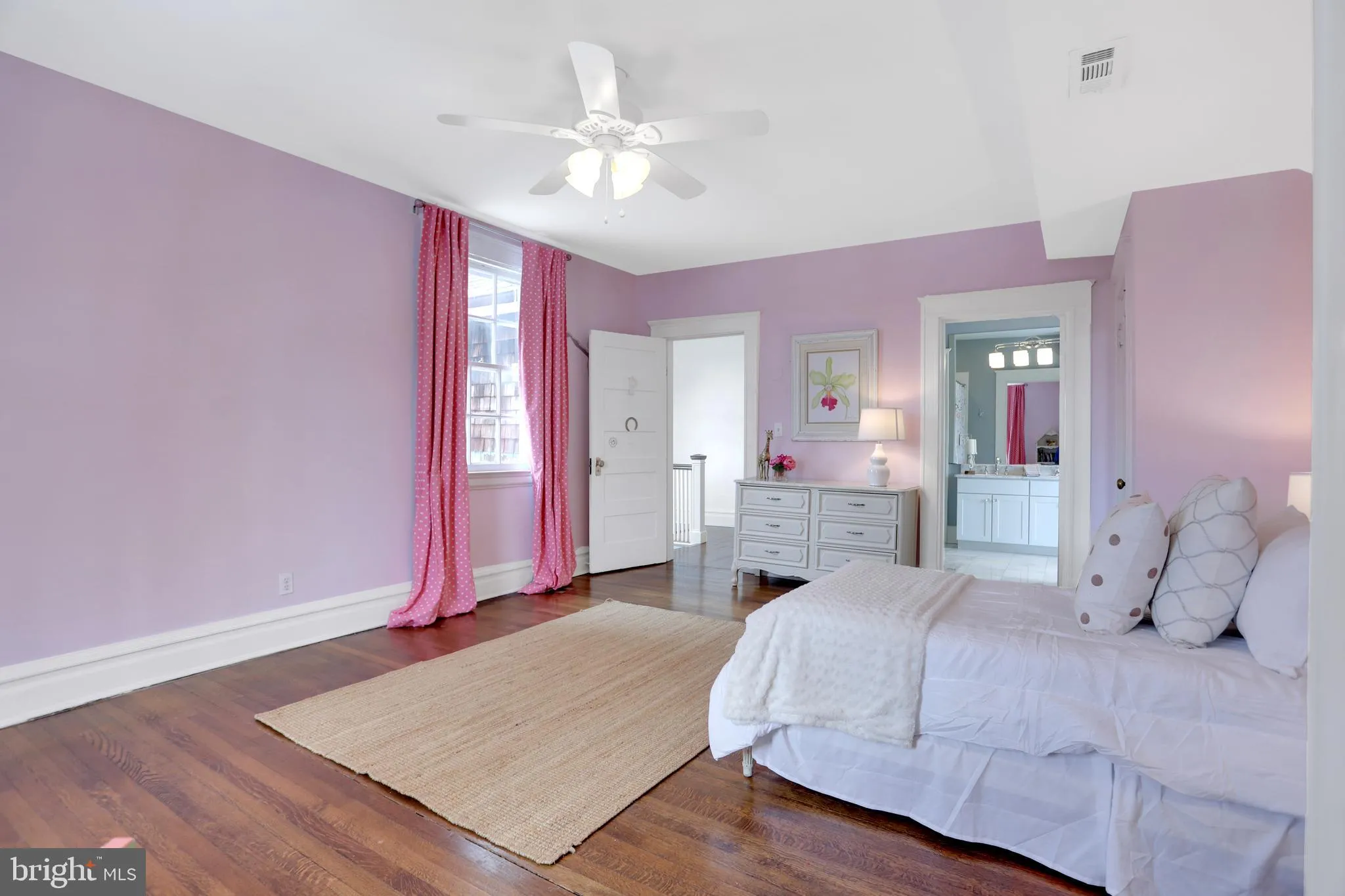 Baltimore, Maryland 21210, United States, 6 Bedrooms Bedrooms, ,5 BathroomsBathrooms,Residential,Pending,24322