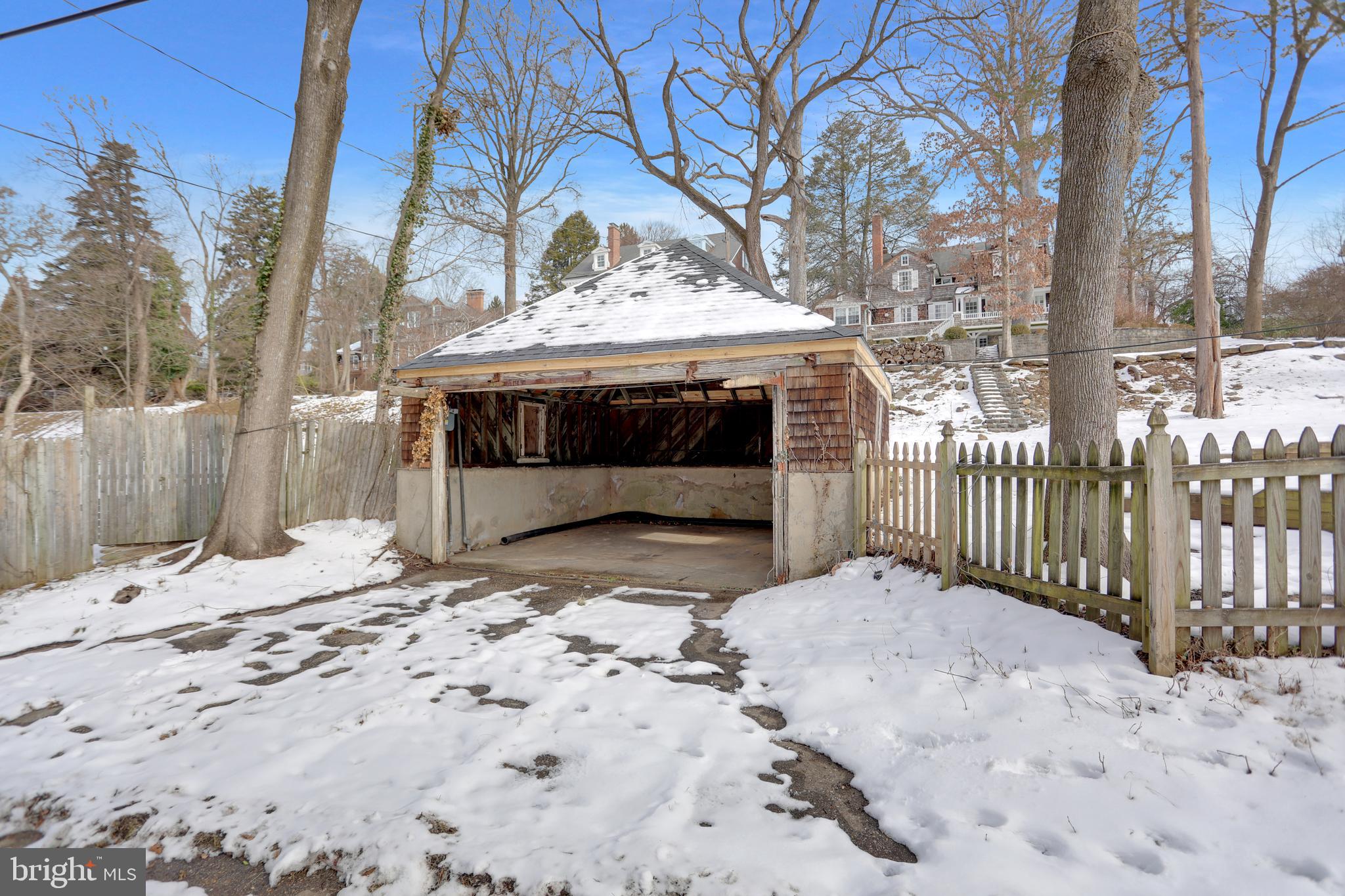 ROLAND PARK - Residential