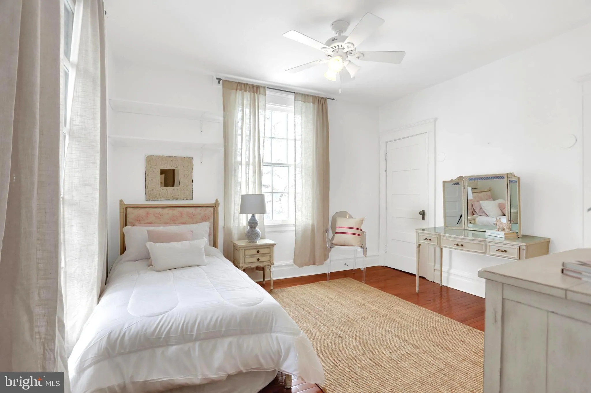 Baltimore, Maryland 21210, United States, 6 Bedrooms Bedrooms, ,5 BathroomsBathrooms,Residential,Pending,24322