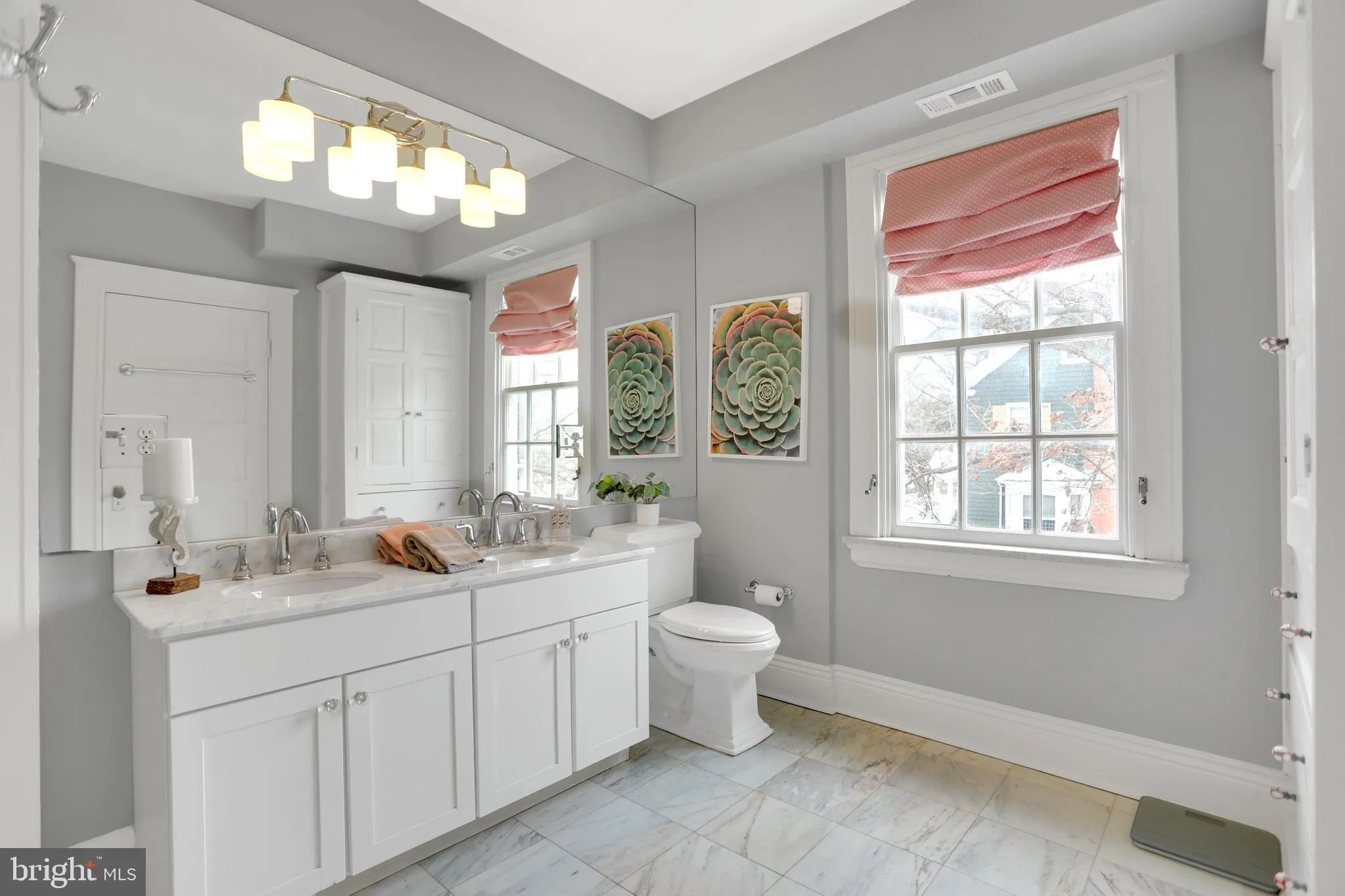 Baltimore, Maryland 21210, United States, 6 Bedrooms Bedrooms, ,5 BathroomsBathrooms,Residential,Pending,24322