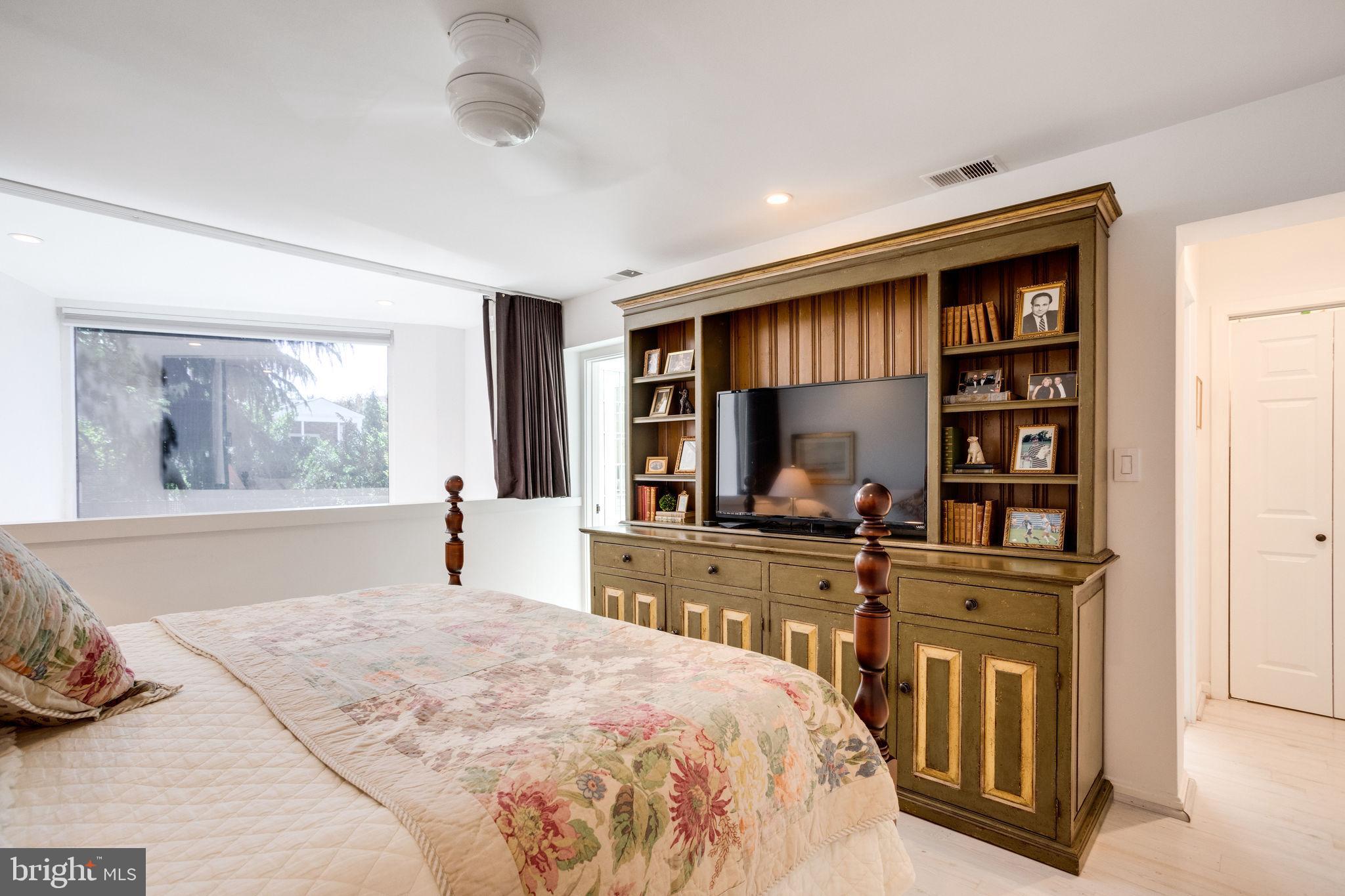 OLD TOWN ALEXANDRIA - Residential