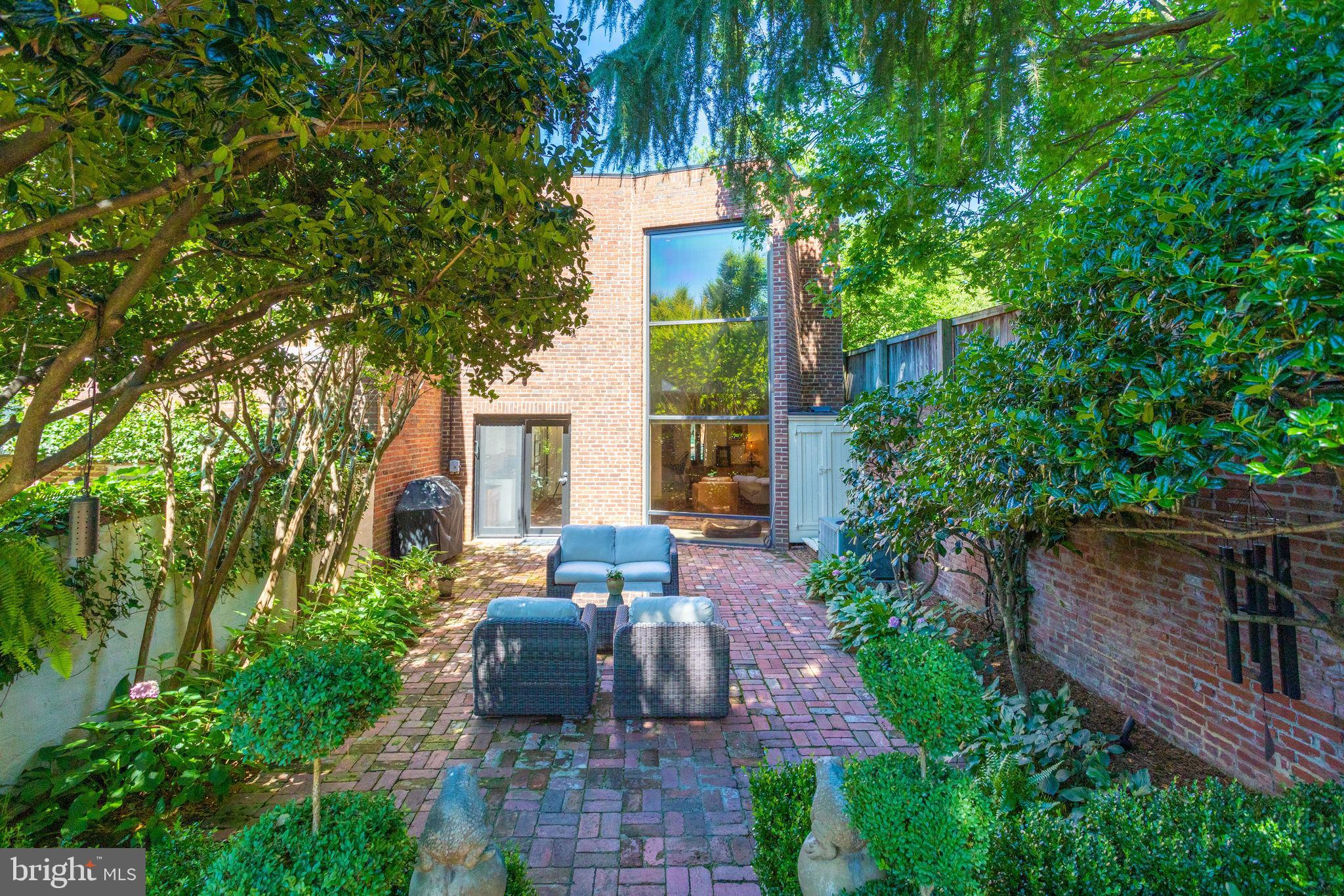 OLD TOWN ALEXANDRIA - Residential