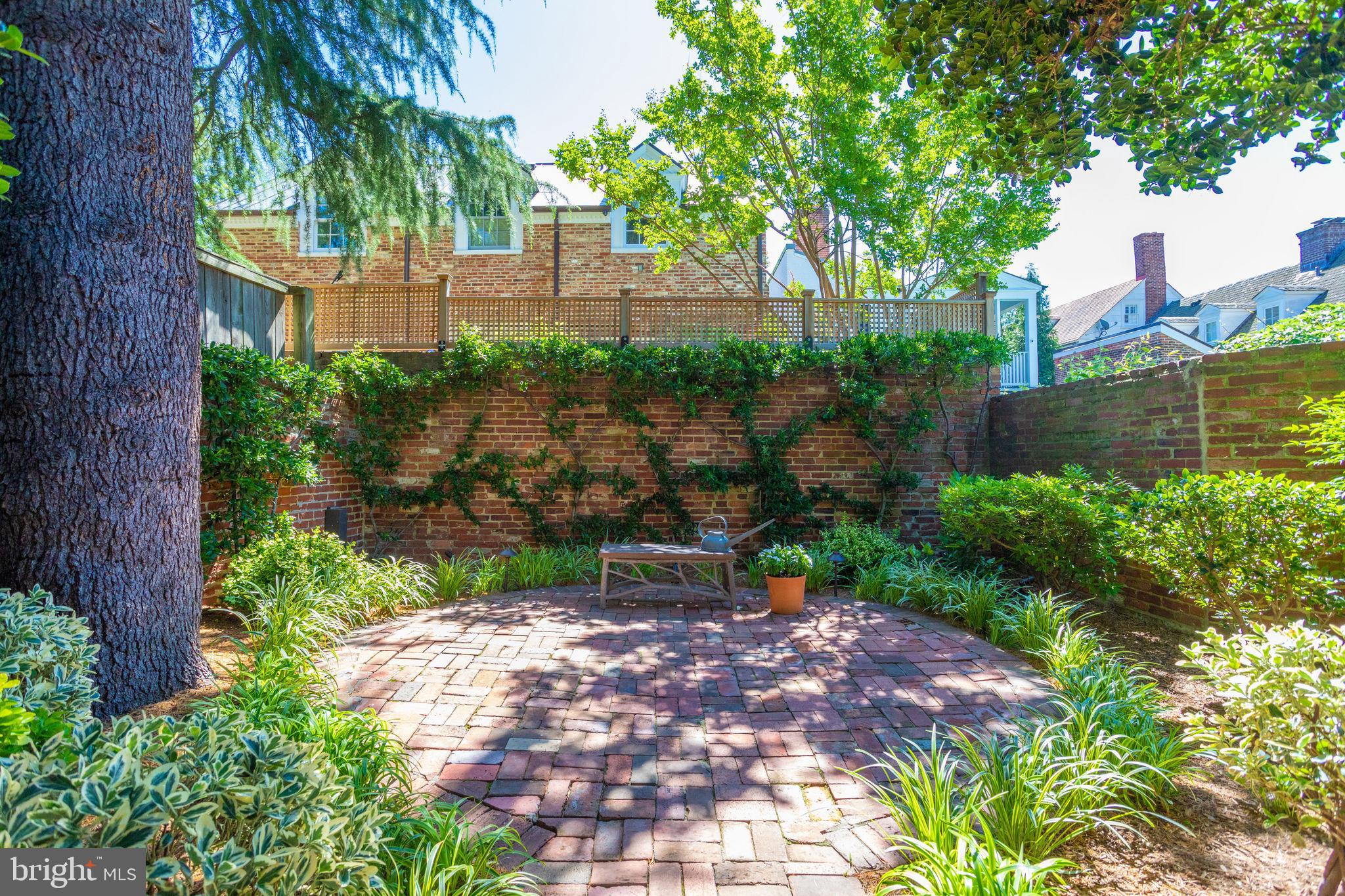 OLD TOWN ALEXANDRIA - Residential