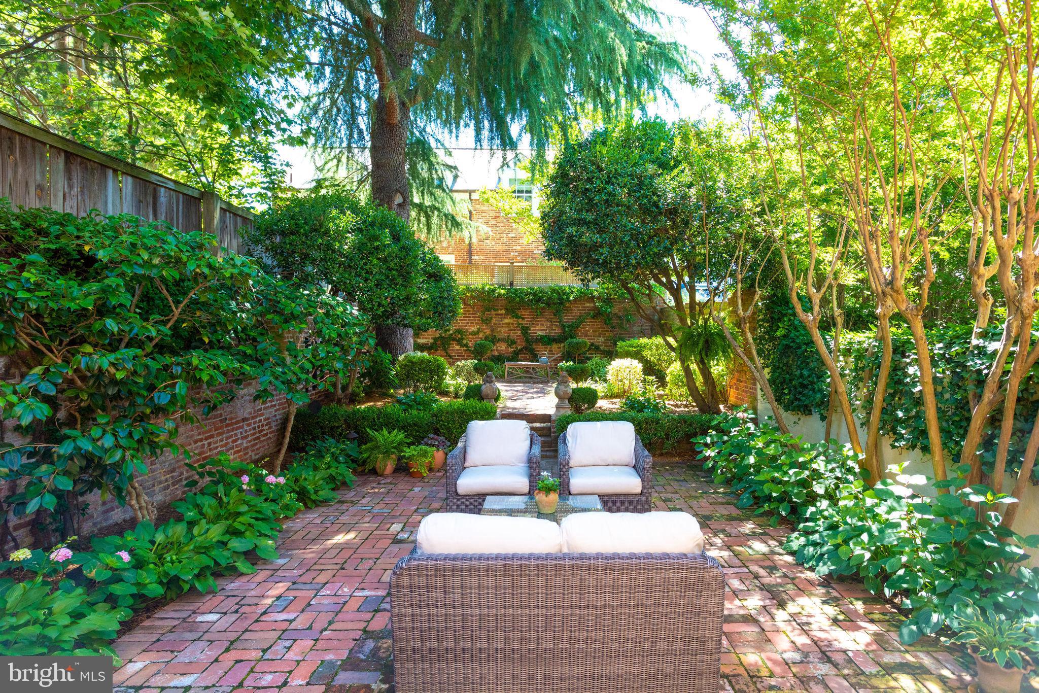 OLD TOWN ALEXANDRIA - Residential