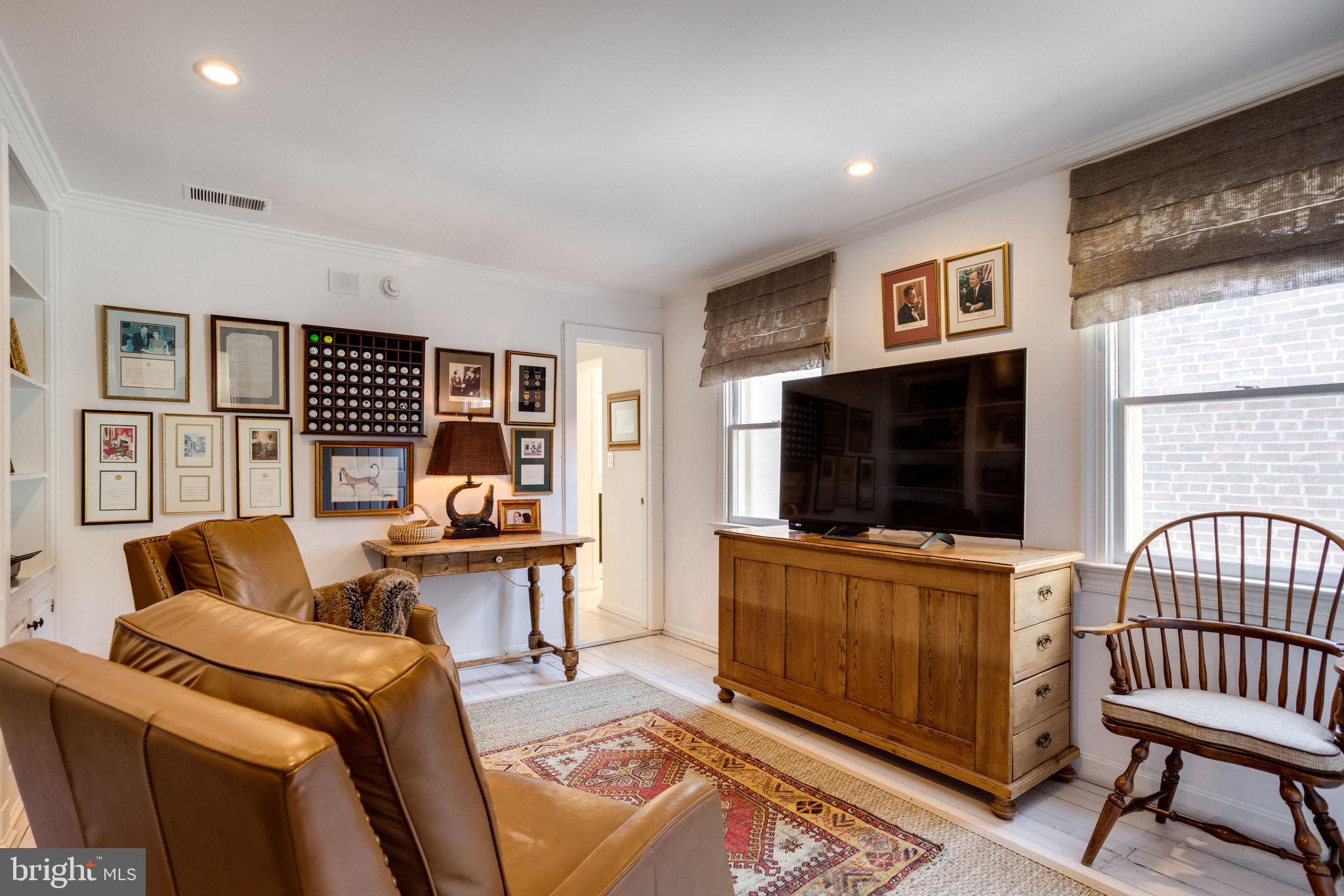 OLD TOWN ALEXANDRIA - Residential