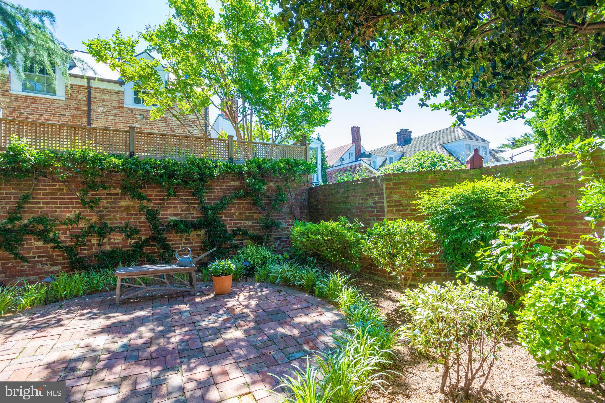 OLD TOWN ALEXANDRIA - Residential