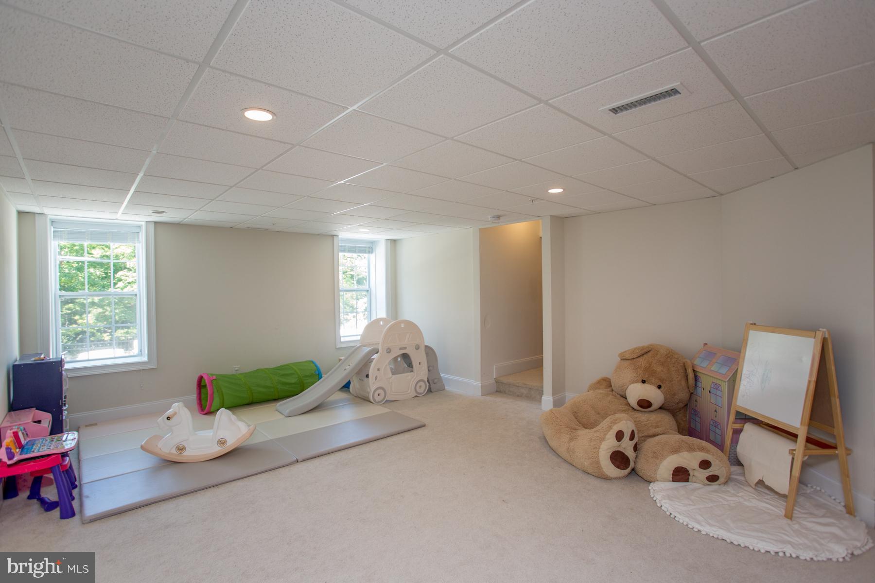 DUTCHESS FARM ESTS - Residential