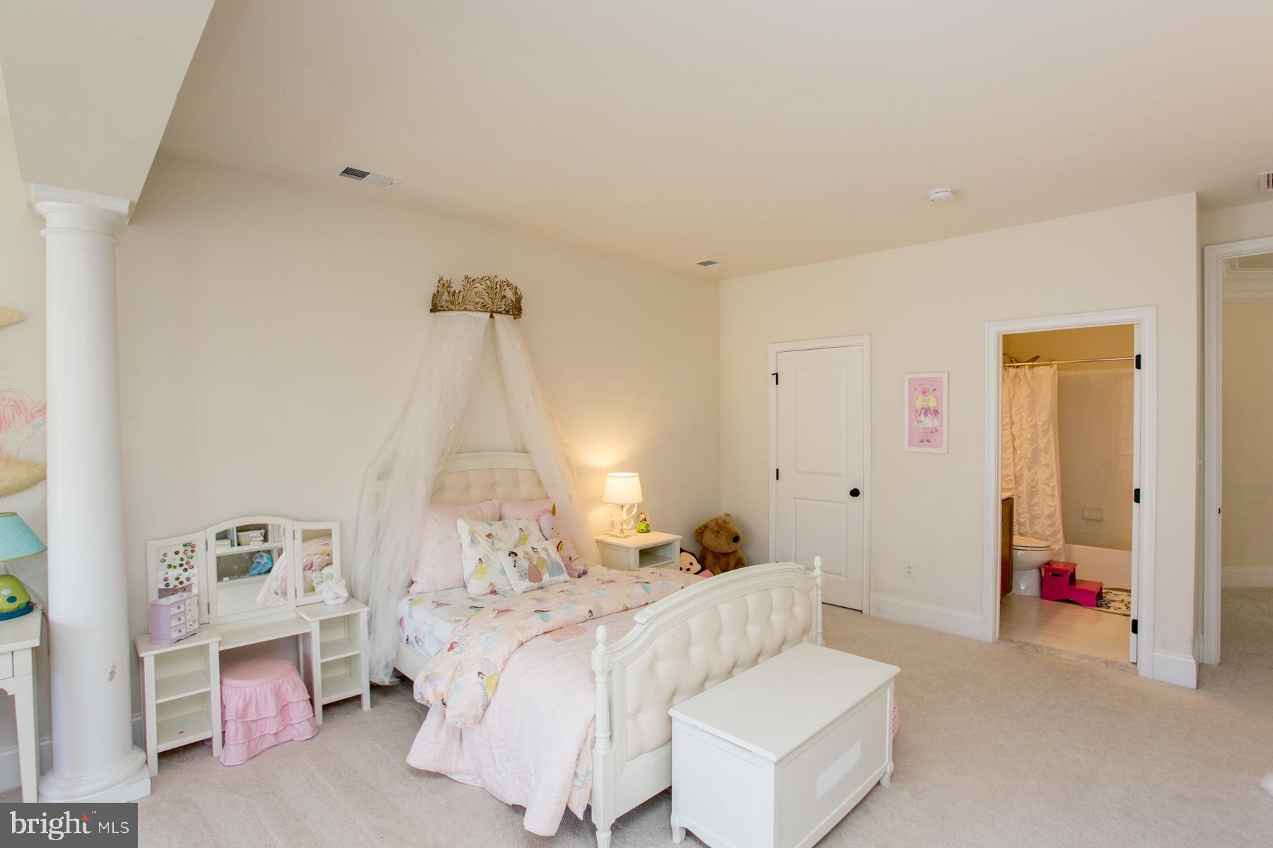 DUTCHESS FARM ESTS - Residential