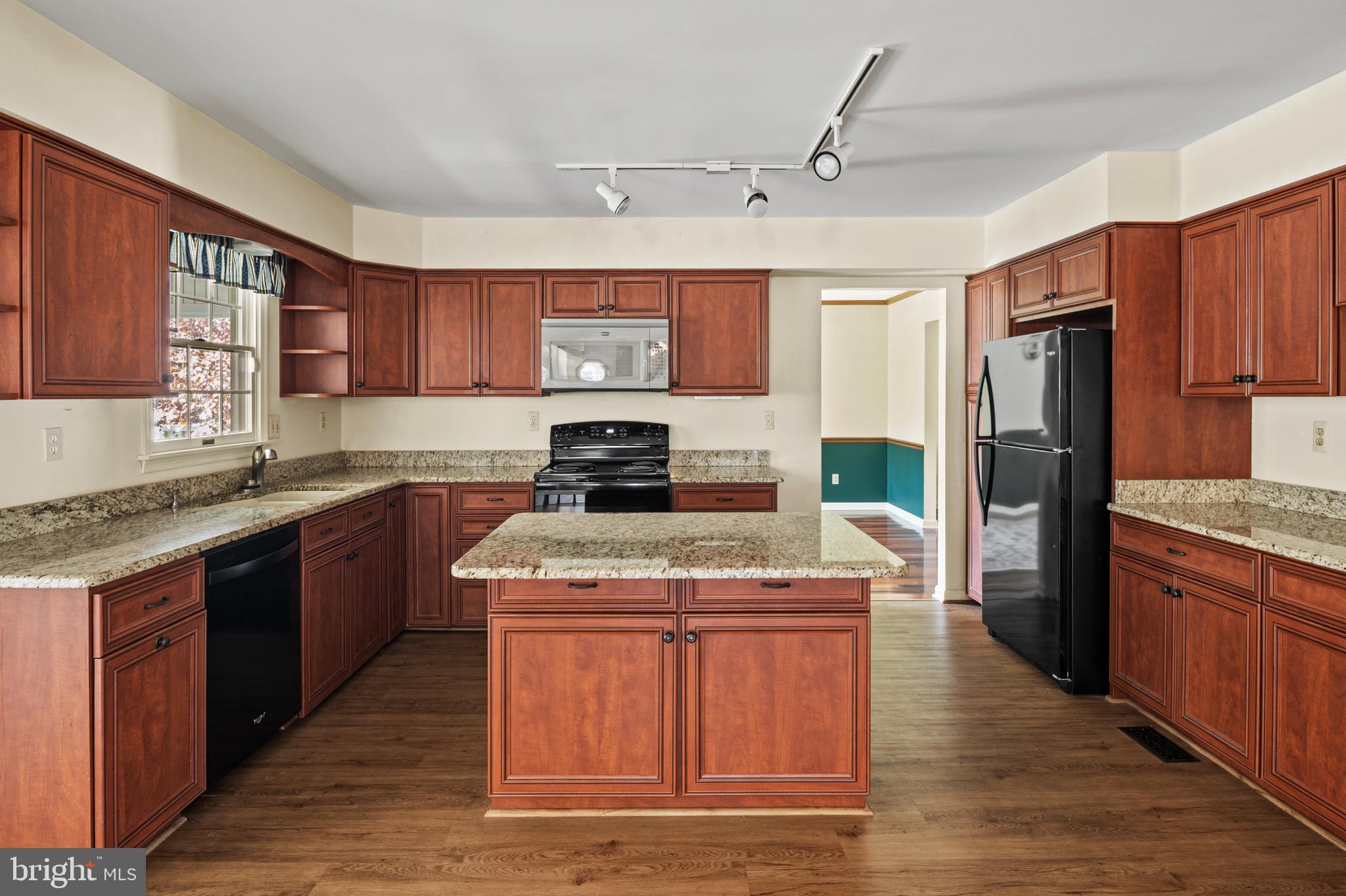 HUNTERS RUN - Residential