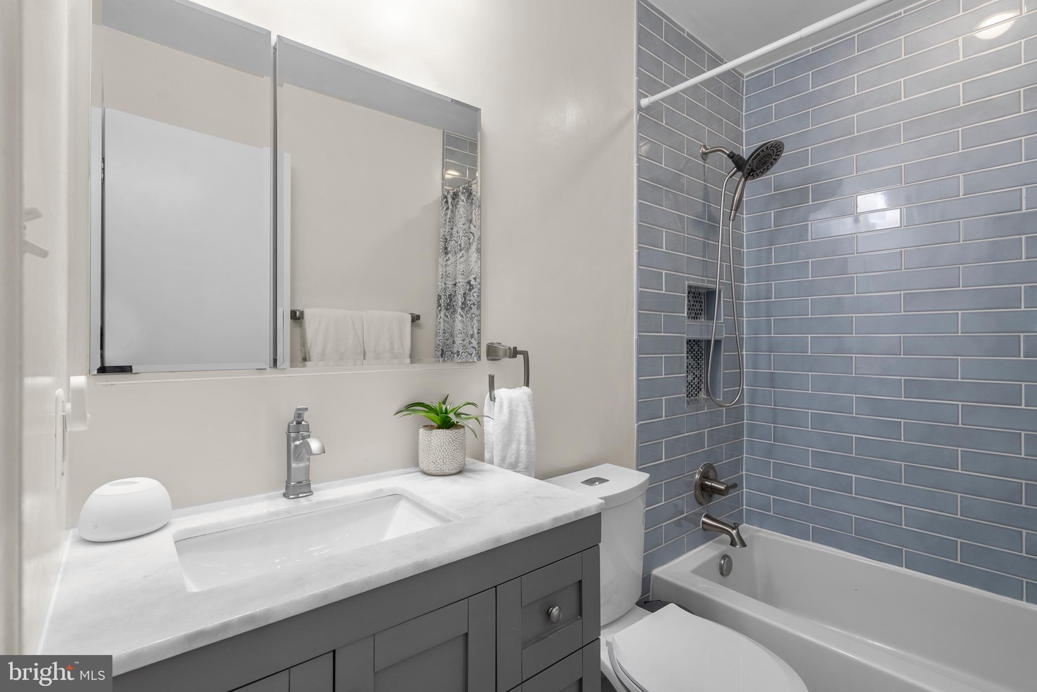 DUNN LORING VILLAGE - Residential