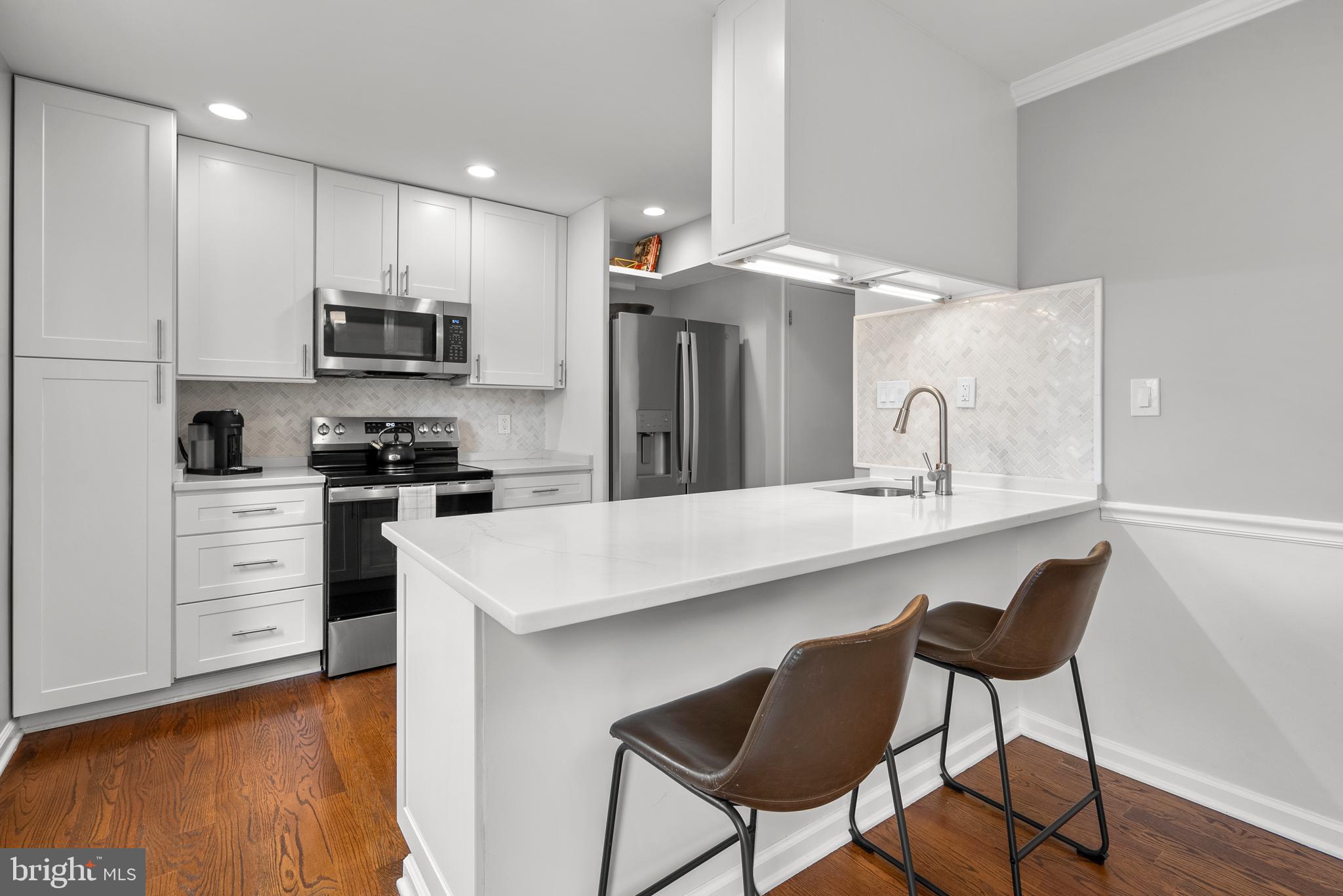 DUNN LORING VILLAGE - Residential