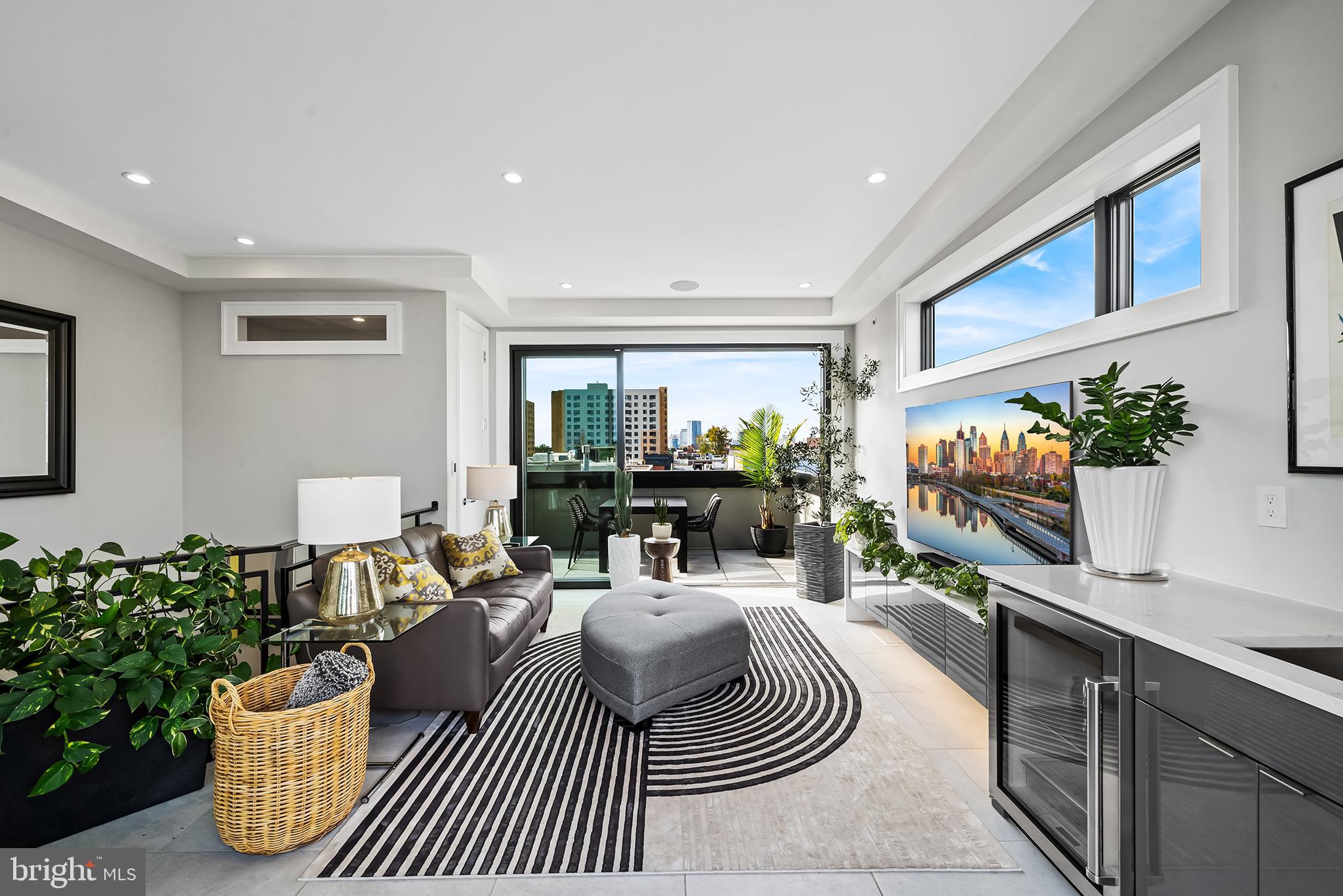 AVENUE OF THE ARTS - Residential