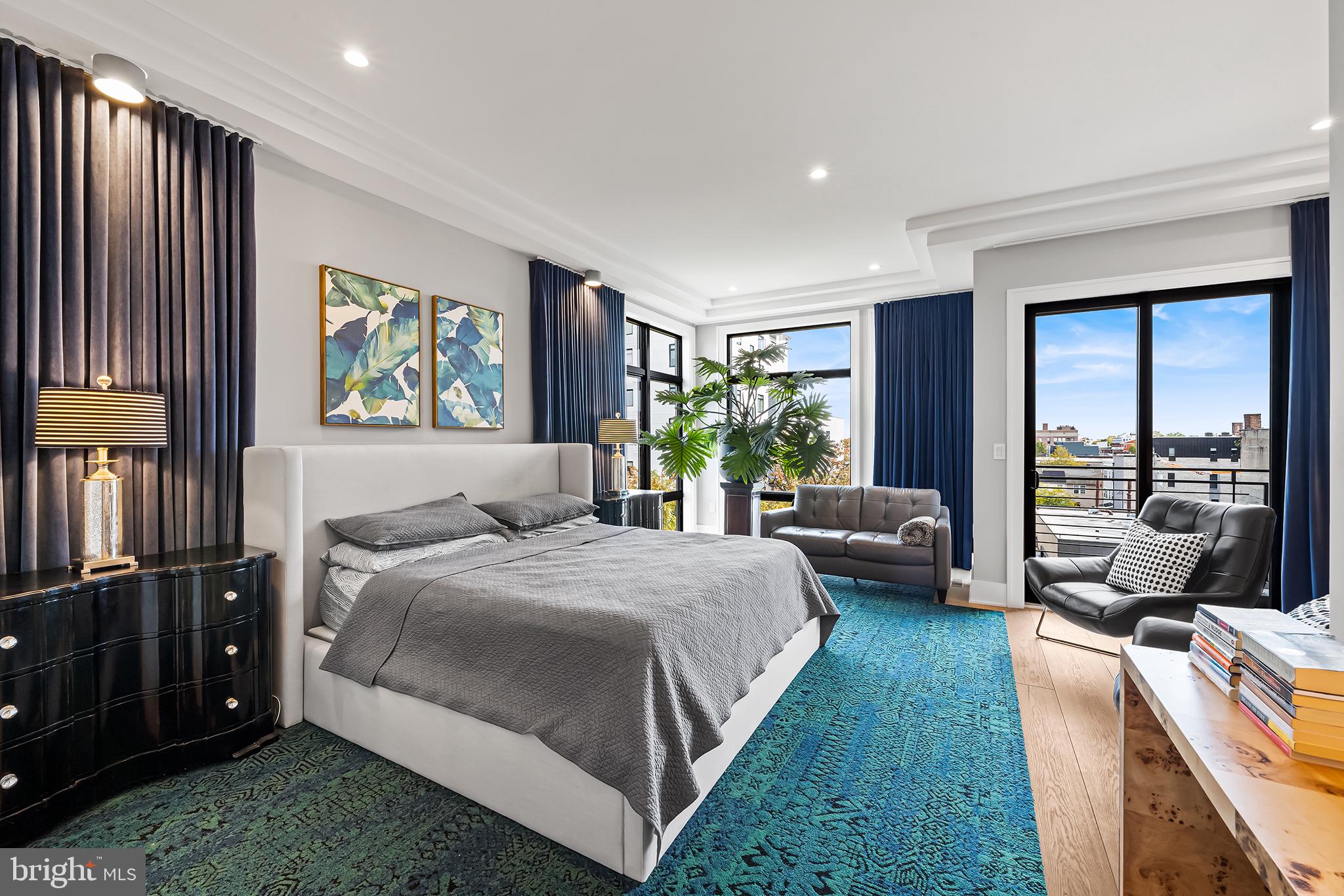 AVENUE OF THE ARTS - Residential