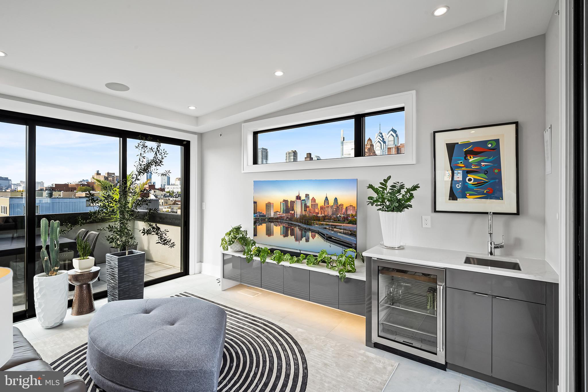 AVENUE OF THE ARTS - Residential