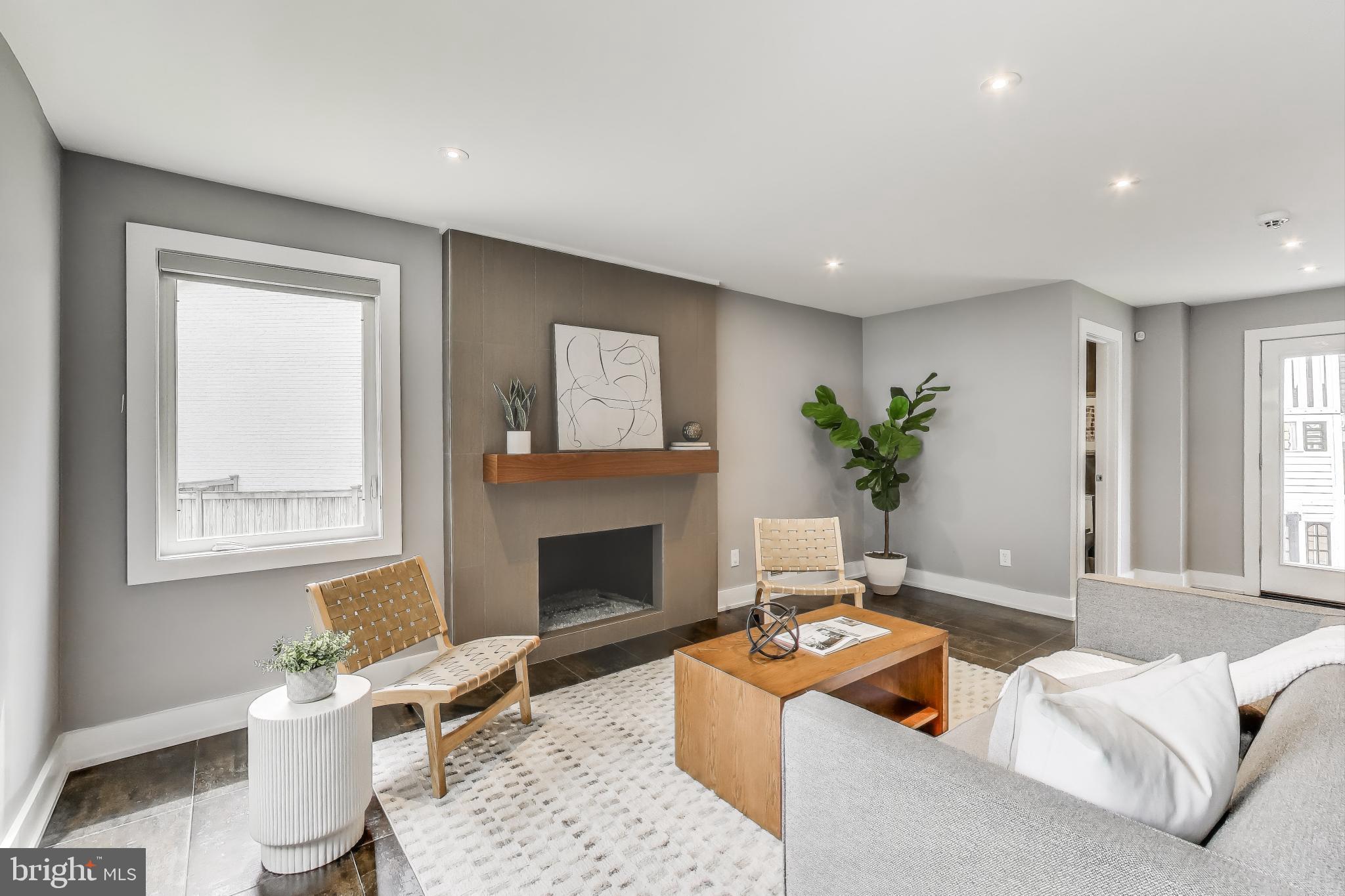 KENSINGTON KNOLLS - Residential