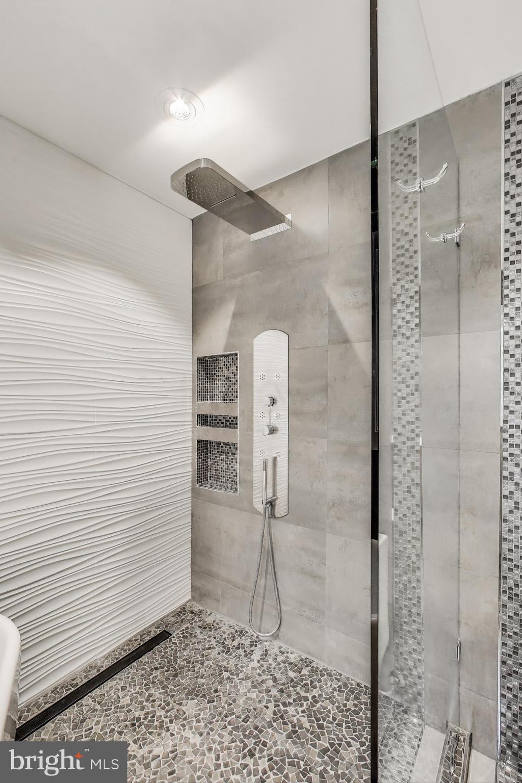 KENSINGTON KNOLLS - Residential