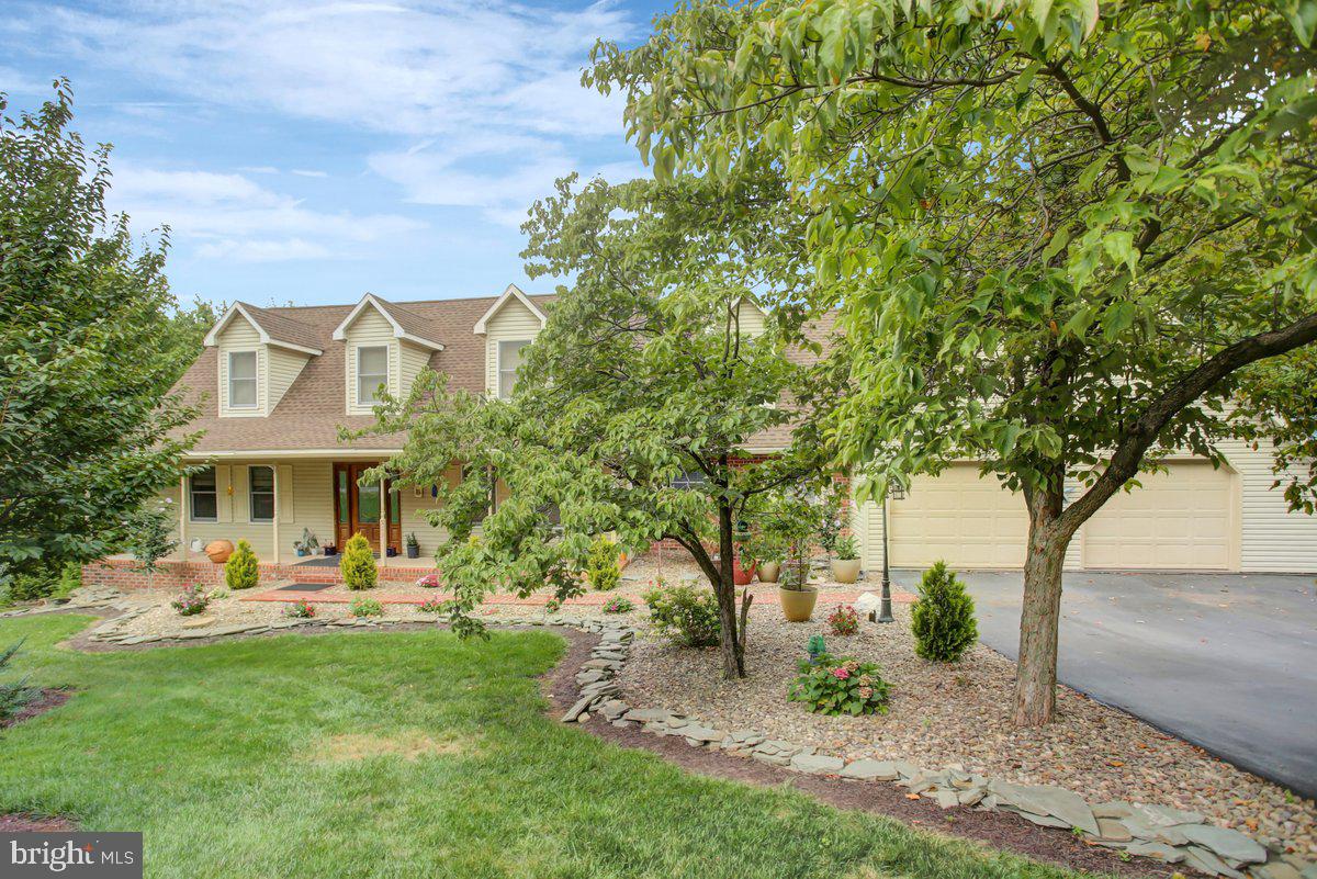 511 LARKSPUR LANE