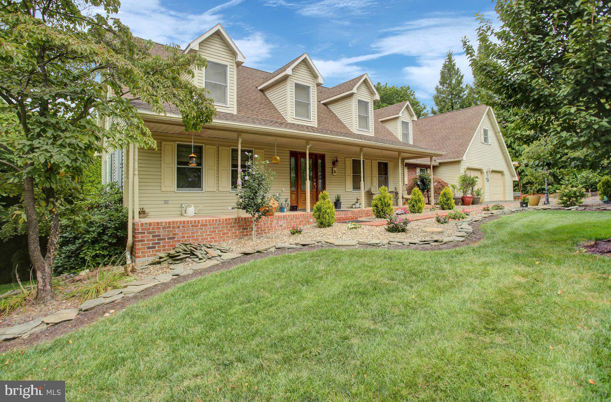 511 LARKSPUR LANE