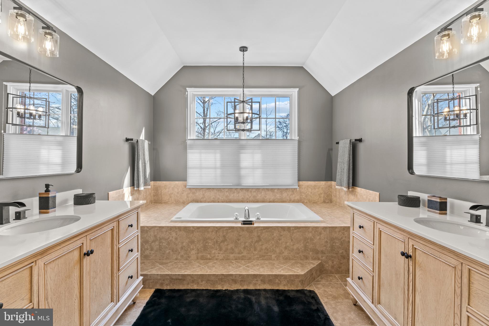 SOUTH RIDING - Residential