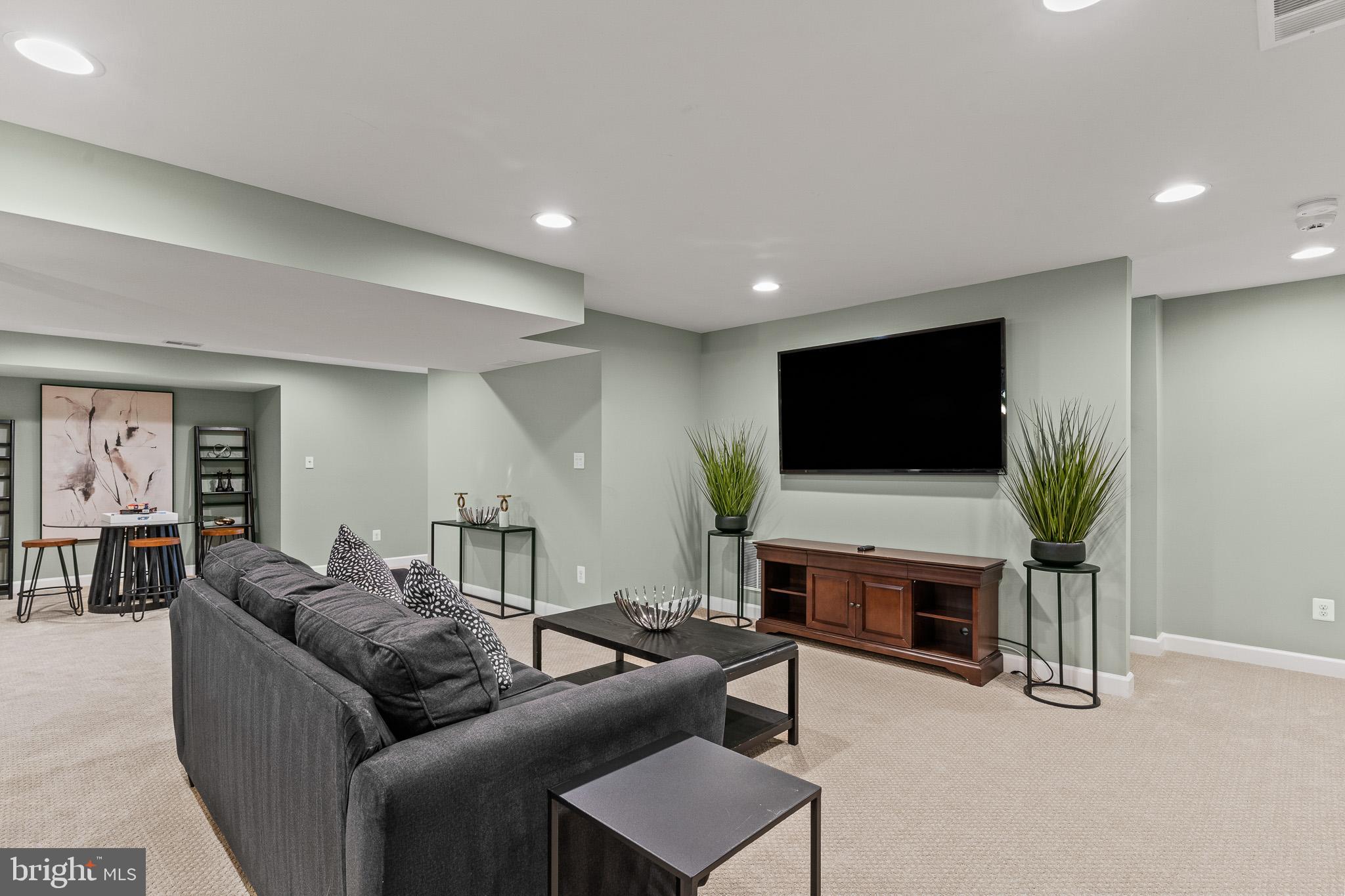 SOUTH RIDING - Residential